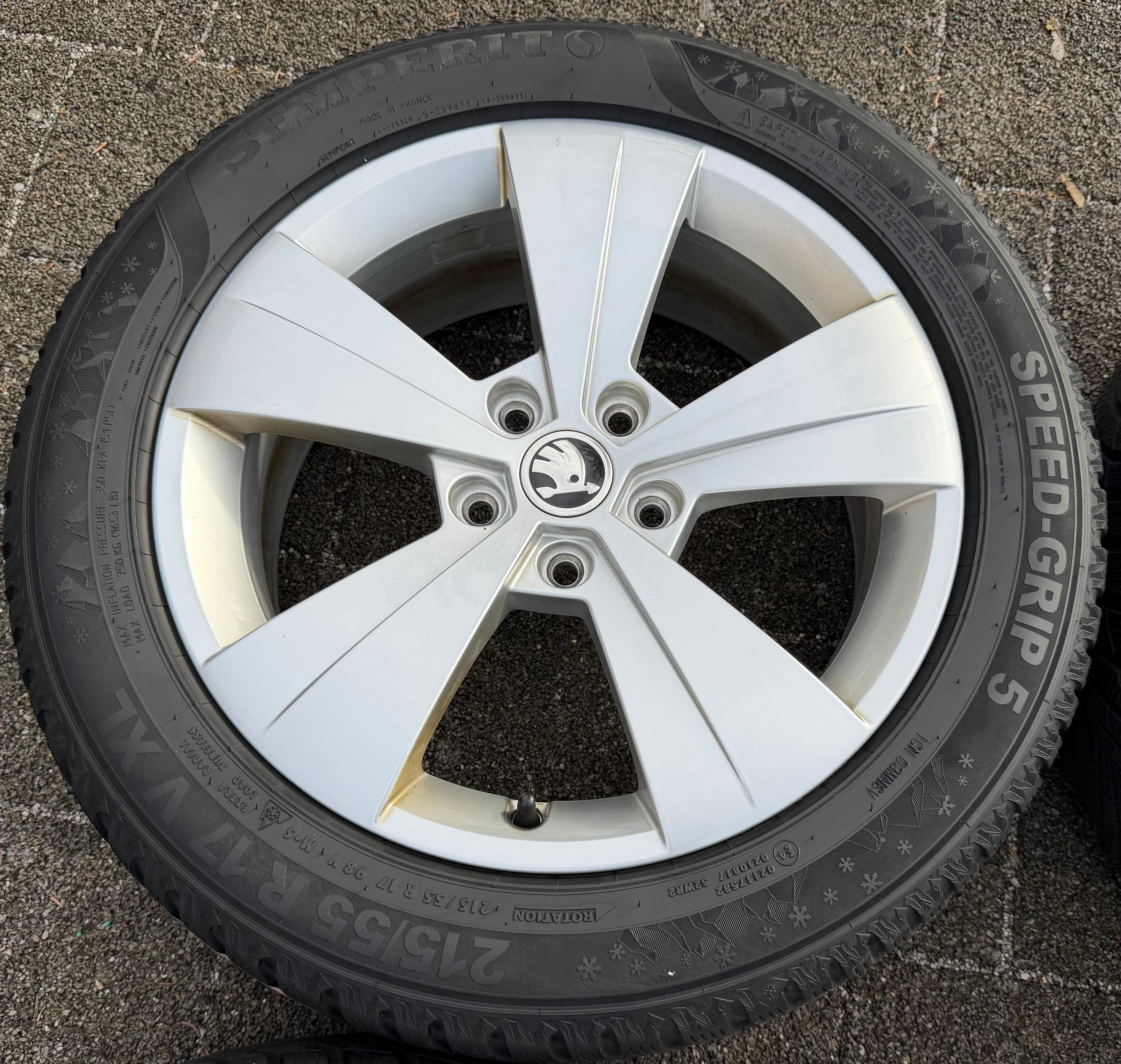 4 ruedas de invierno de aluminio originales de 16" para Skoda Superb III 3V 215/55R17 98V 3V0601025AS