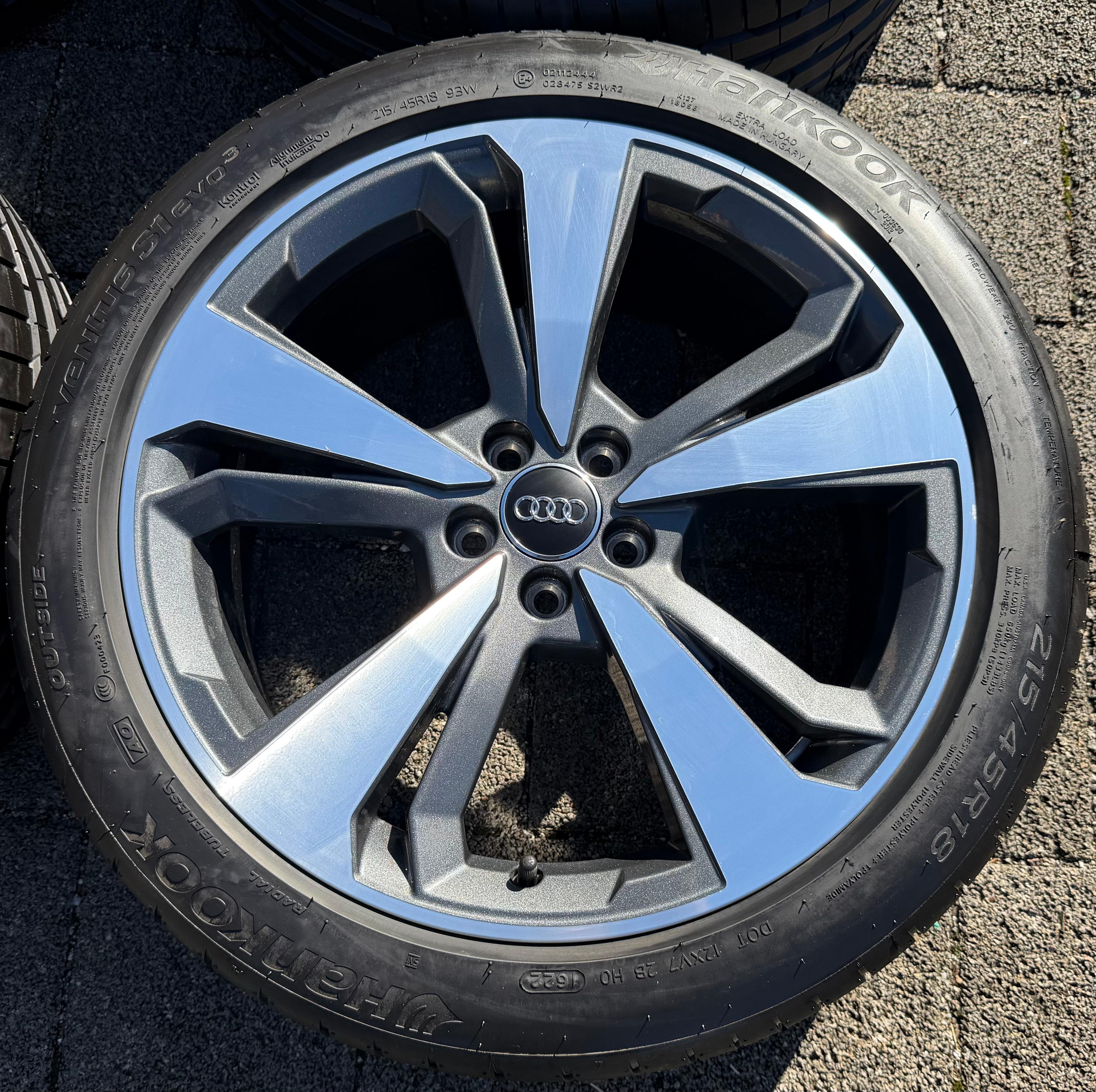 4 originele 18" lichtmetalen zomerwielen Audi A1 City Carver GB 82A601025T 215/45R18 93W
