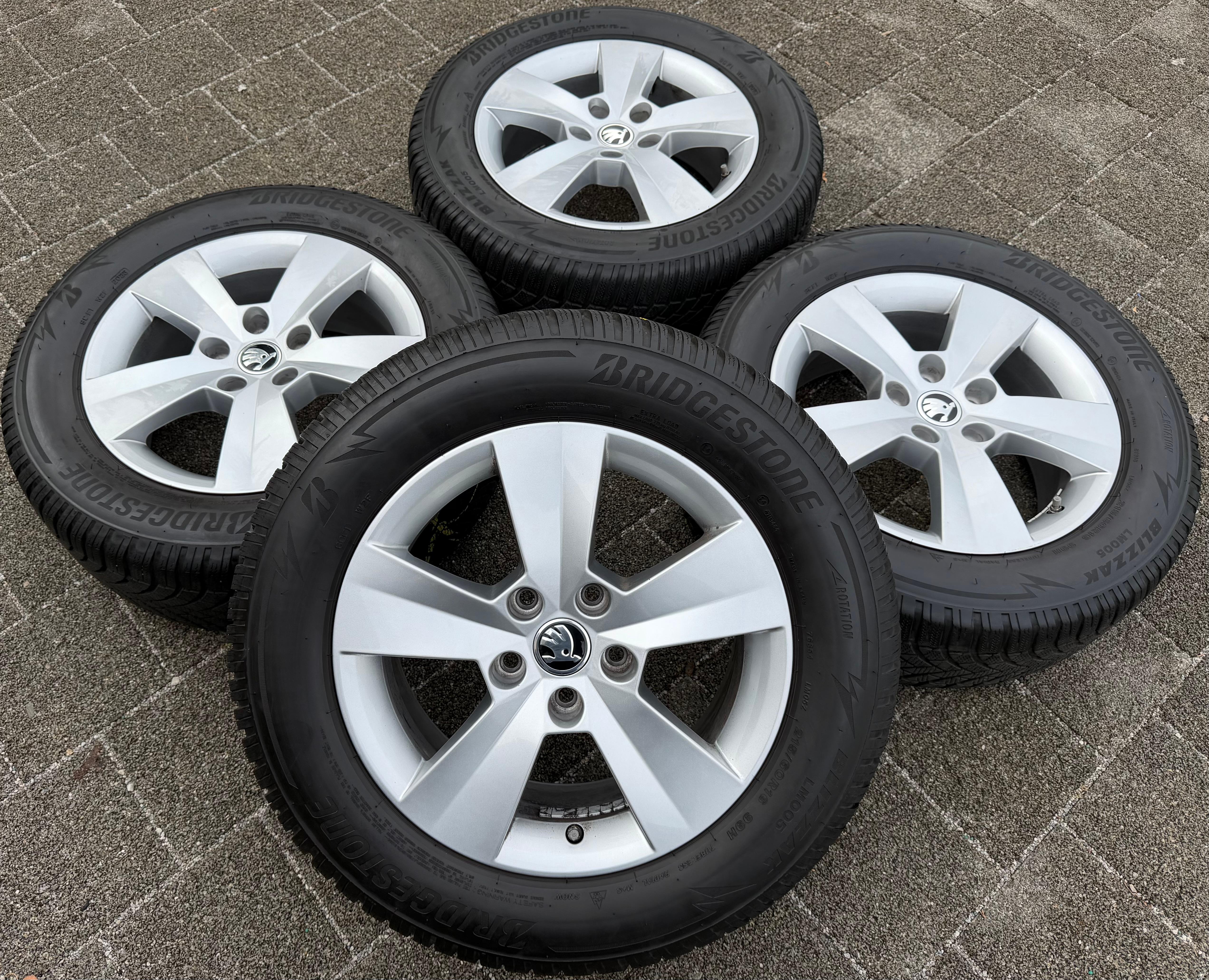 4 roues hiver en alliage d’origine 16" Skoda Superb III 3V 215/60R16 99H 3V0601025AC