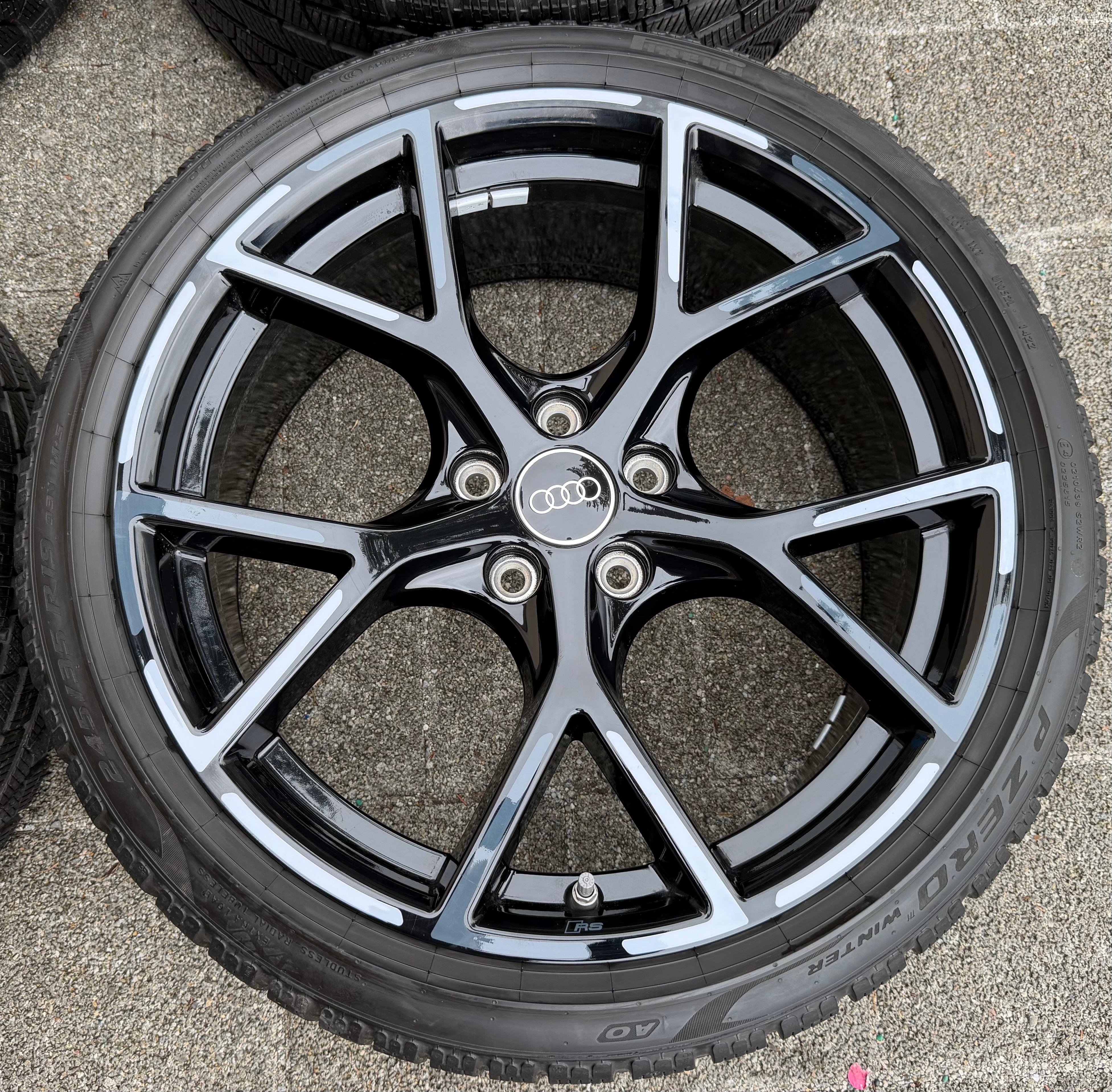 4 Original 19" Alu Winterräder Audi RS3 8Y 8Y0601025BQ 8Y0601025BP Pirelli