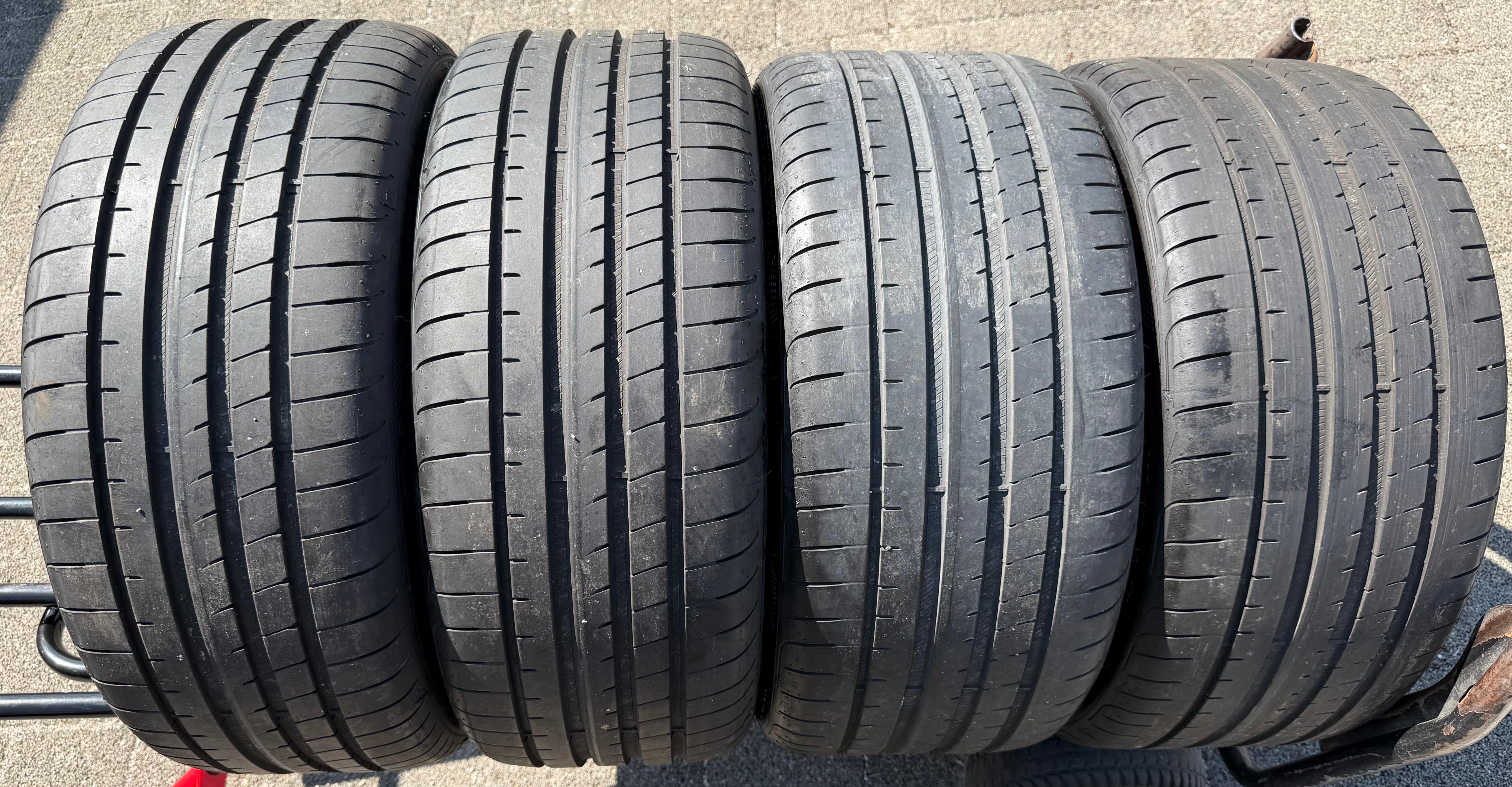 Cerchi estivi in alluminio da 4 OZ e 19" per Mercedes Classe C, CLK, CLC, SLK AMG con pneumatici Goodyear