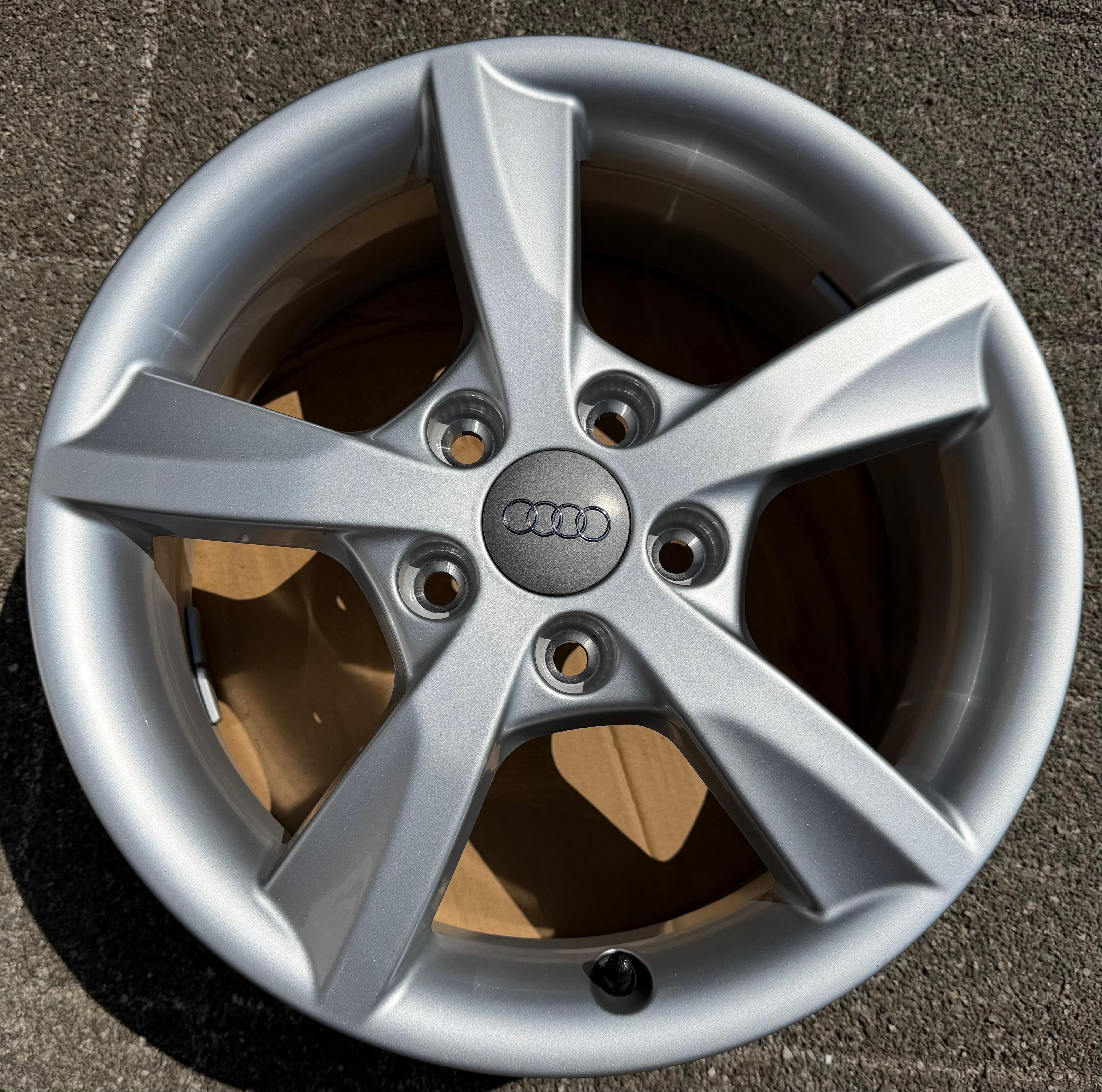 1 X Original 16" Alufelge Felge Audi A3 8V 8V0071496 6x16 ET48 NEU