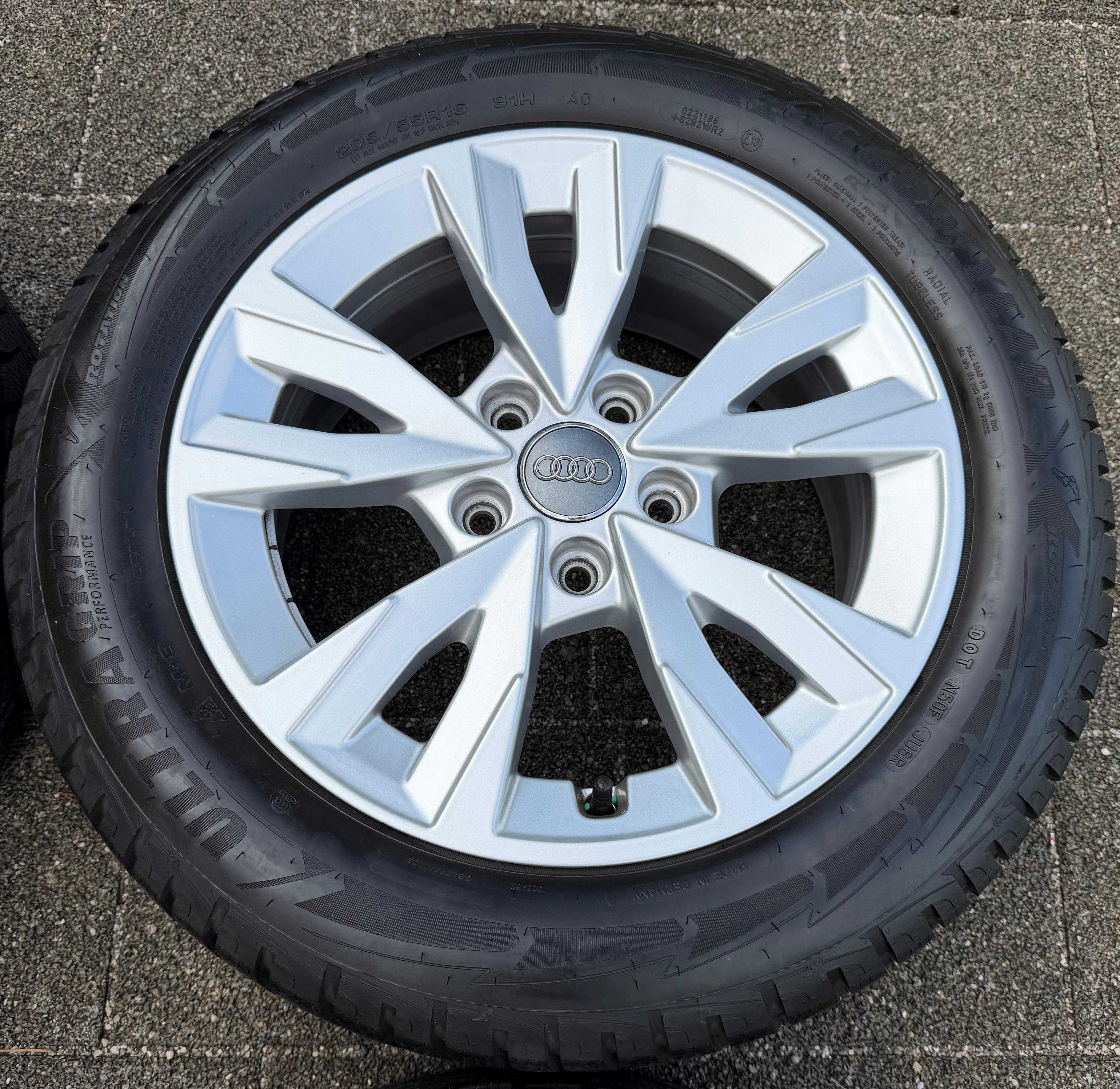 4 Original Alu Winterräder Audi A3 8Y 8Y0071496 205/55R16 91H Goodyear