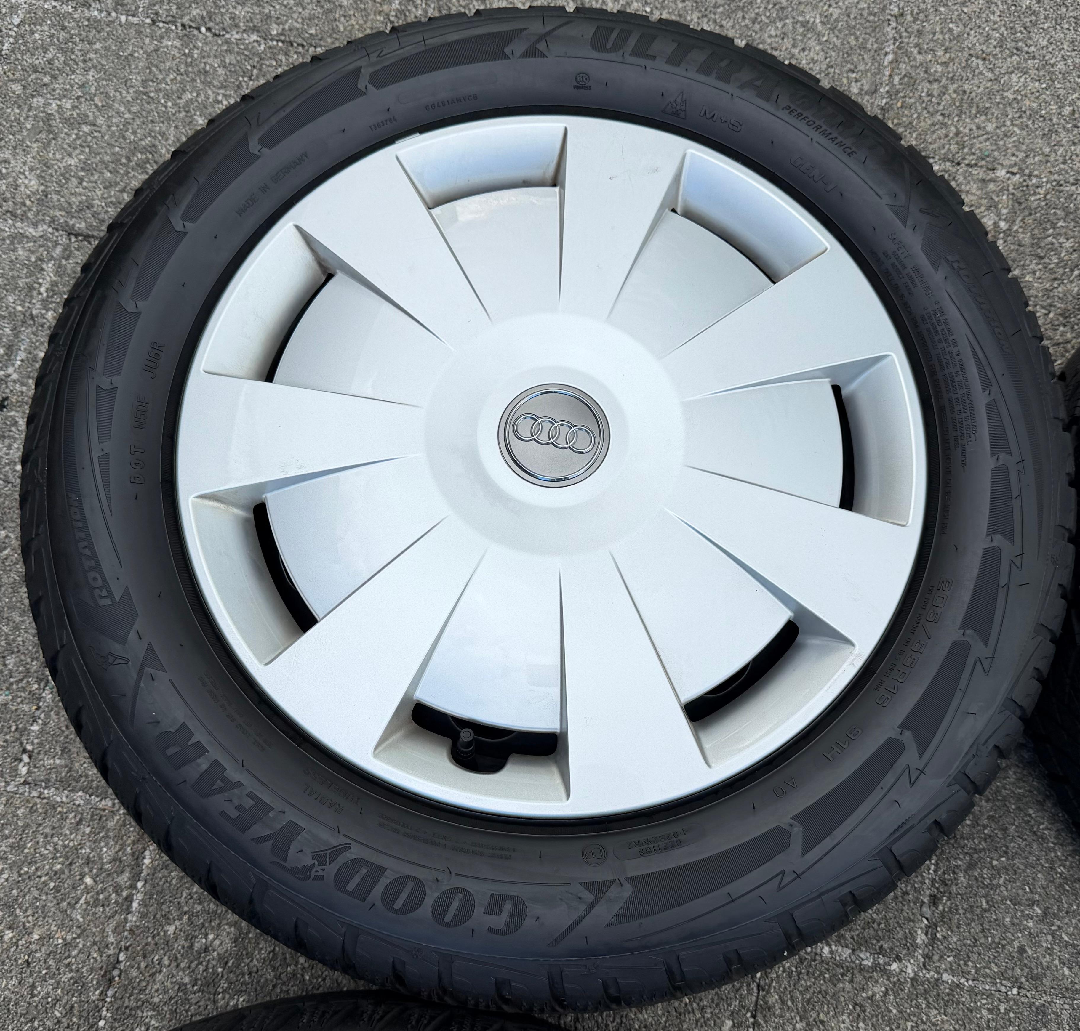 4 Winterräder Audi A3 8V Sportback Cabrio  205/55R16 91H Goodyear 8V0601027A