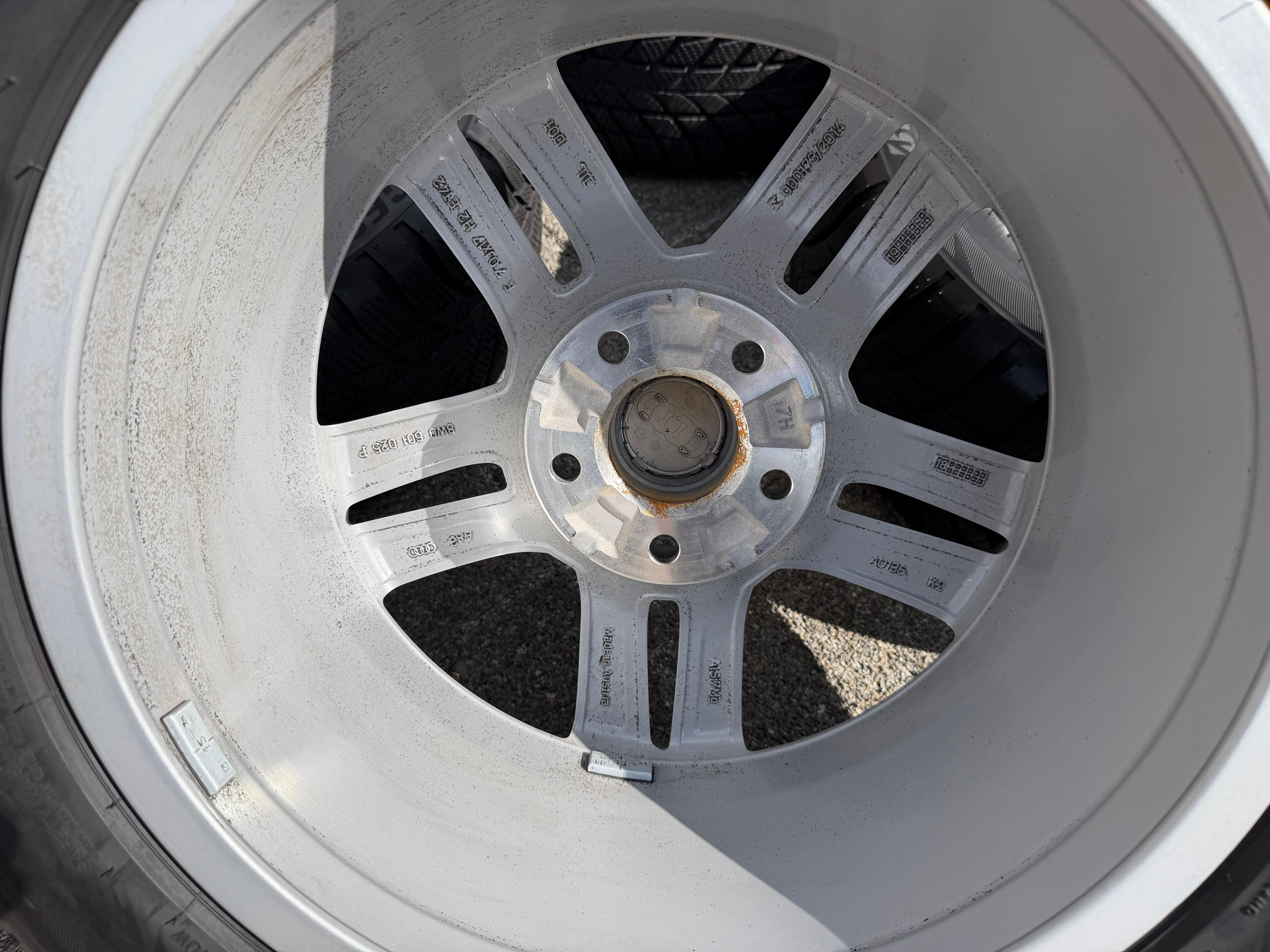 4 ruote in lega originali da 17" per inverno Audi A4 B9 8W 8W0601025P 225/50R17 98H Bridgestone