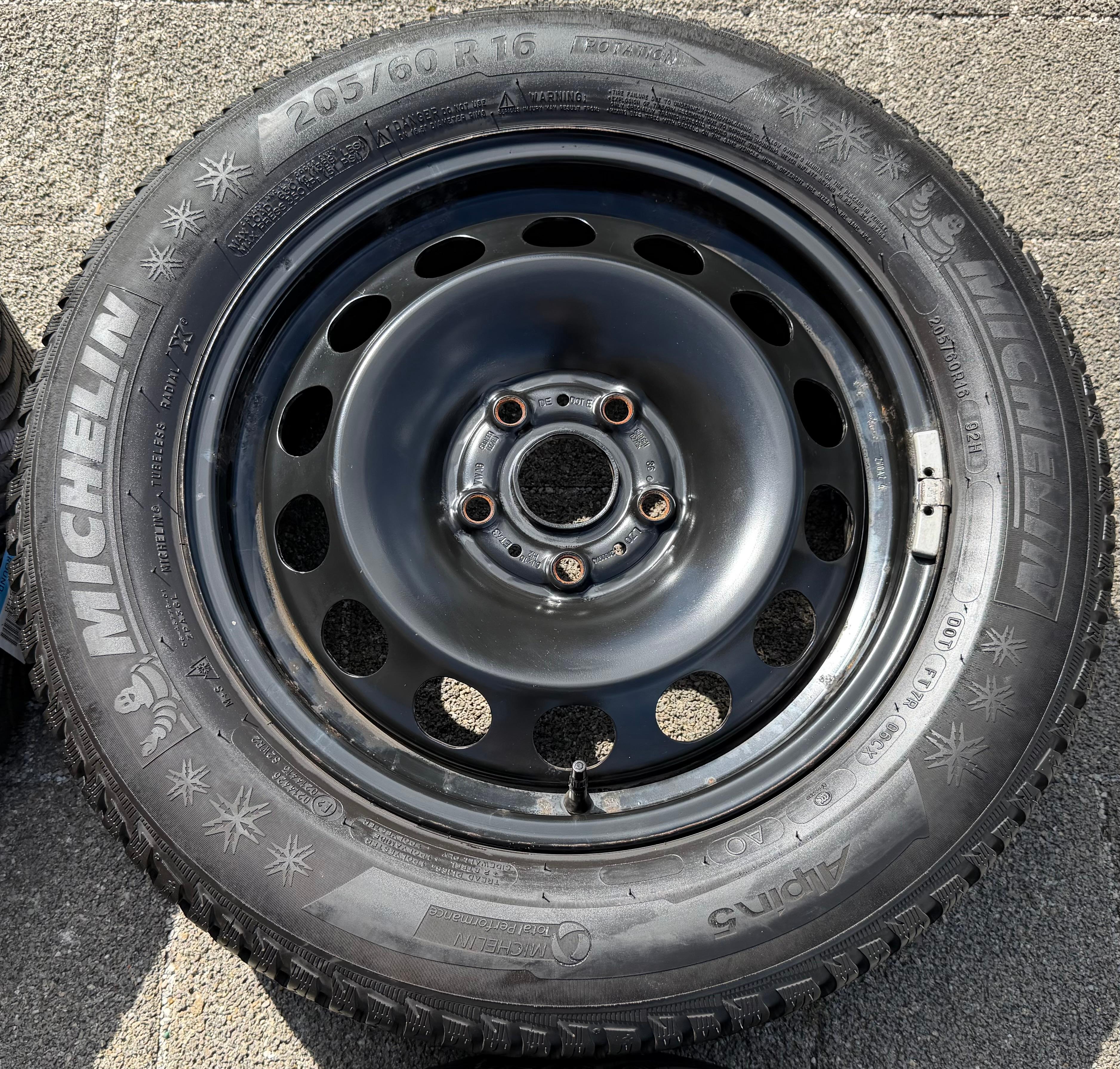 4 ruedas de invierno Audi Q2 GA VW T-ROC A11 205/60R16 92H Michelin Alpin 5 neumáticos de invierno