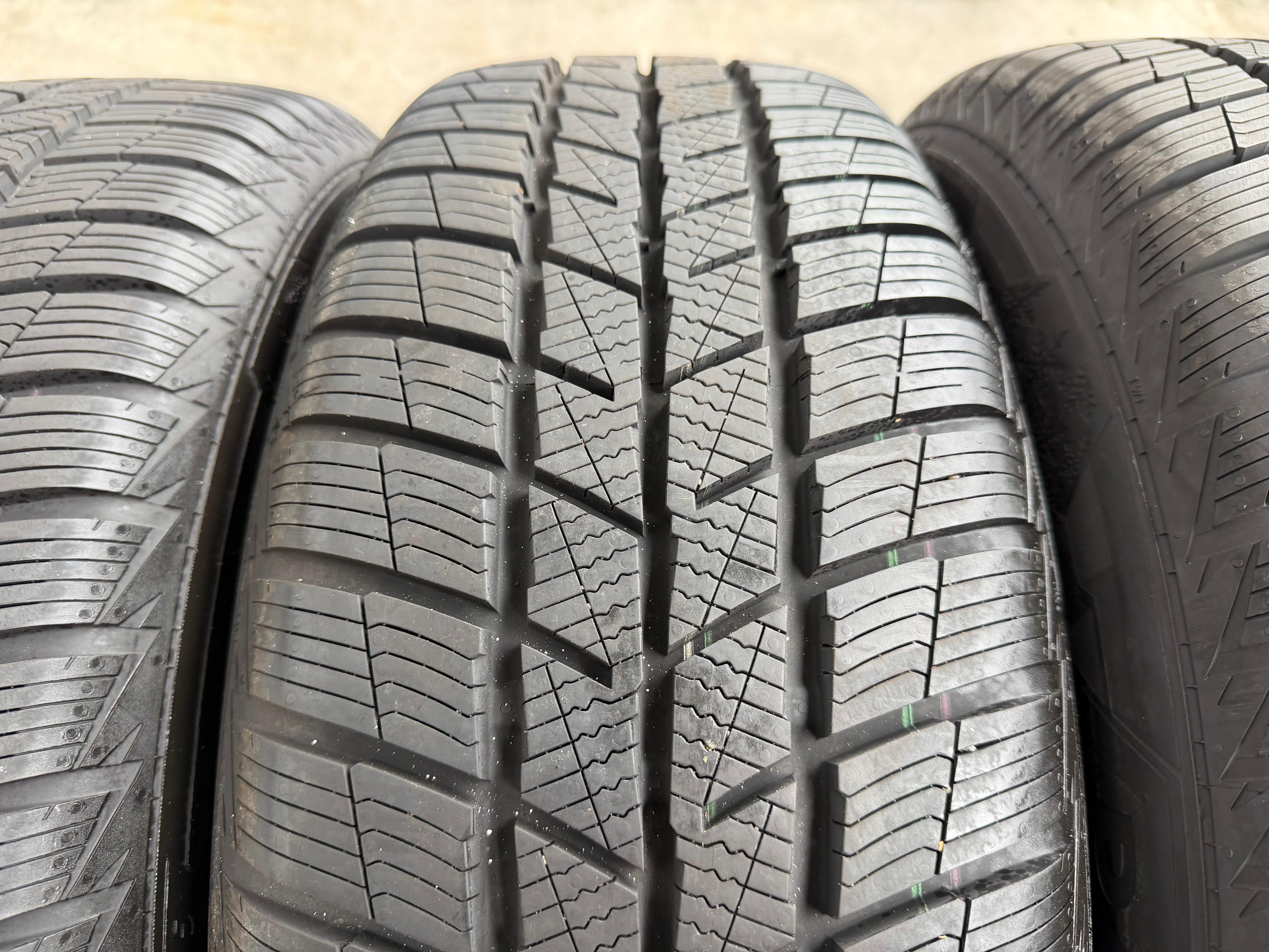 4 Original 17" Alu Winterräder Audi Q5 FY 80A601025J 7x17 ET34 235/65R17 108V 2024