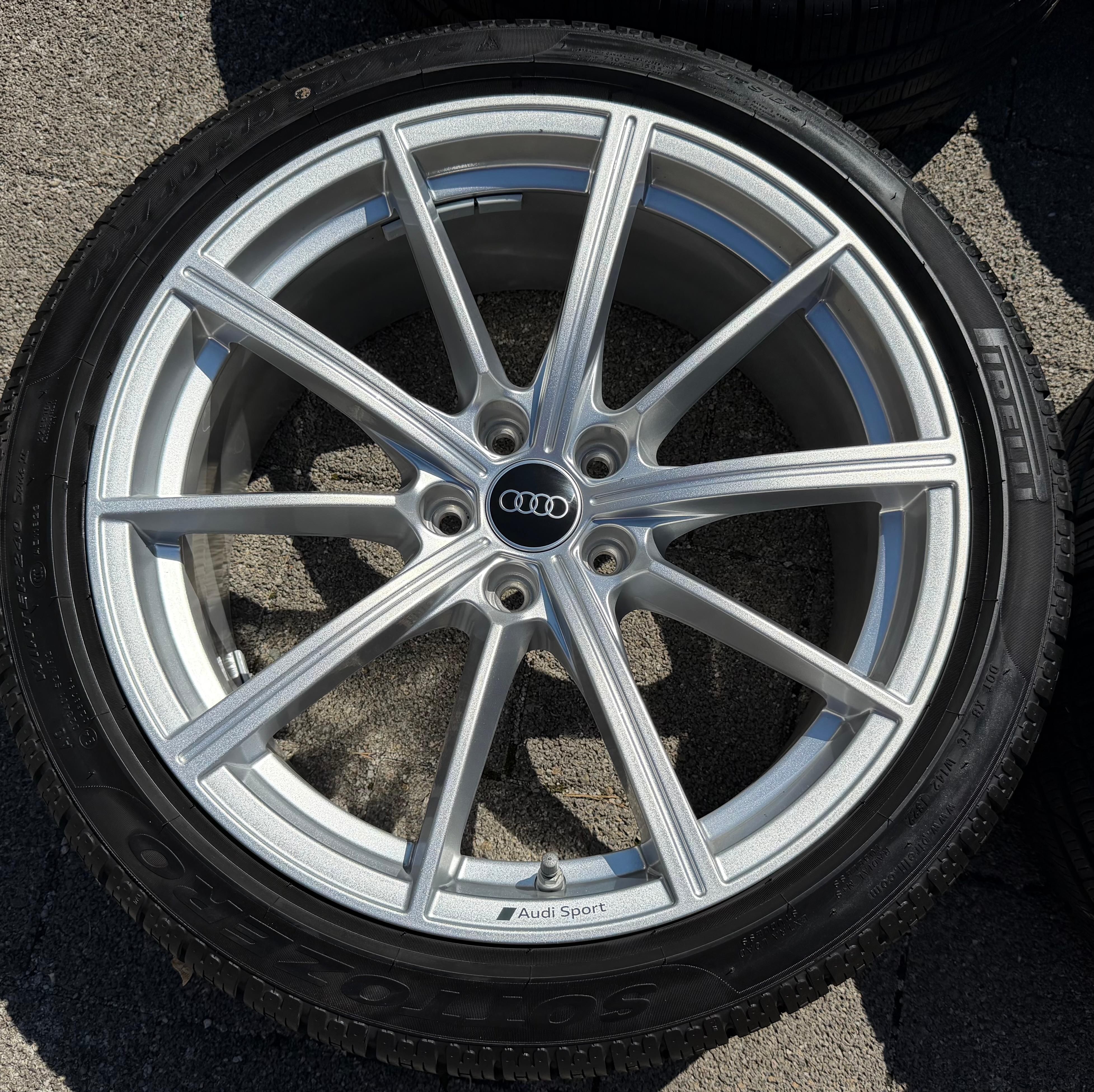 4 Original 19" Alu Winterräder Audi RS4 RS5 8W 8W0601025CP 235/40R19 96V Pirelli