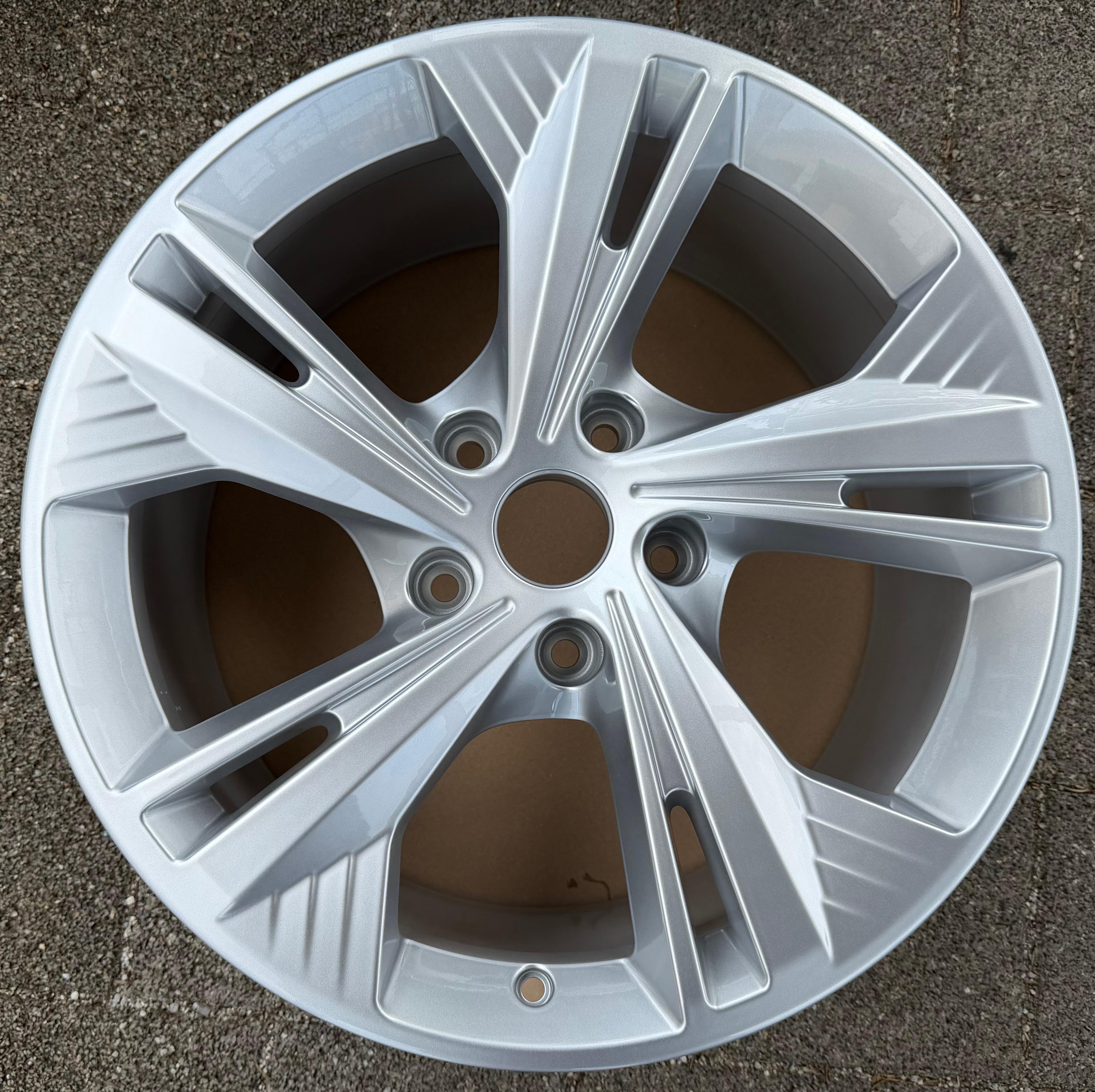 1 cerchio in lega originale Audi Q6 da 19" GF 85H601025BL 9x19 ET45 con spedizione gratuita