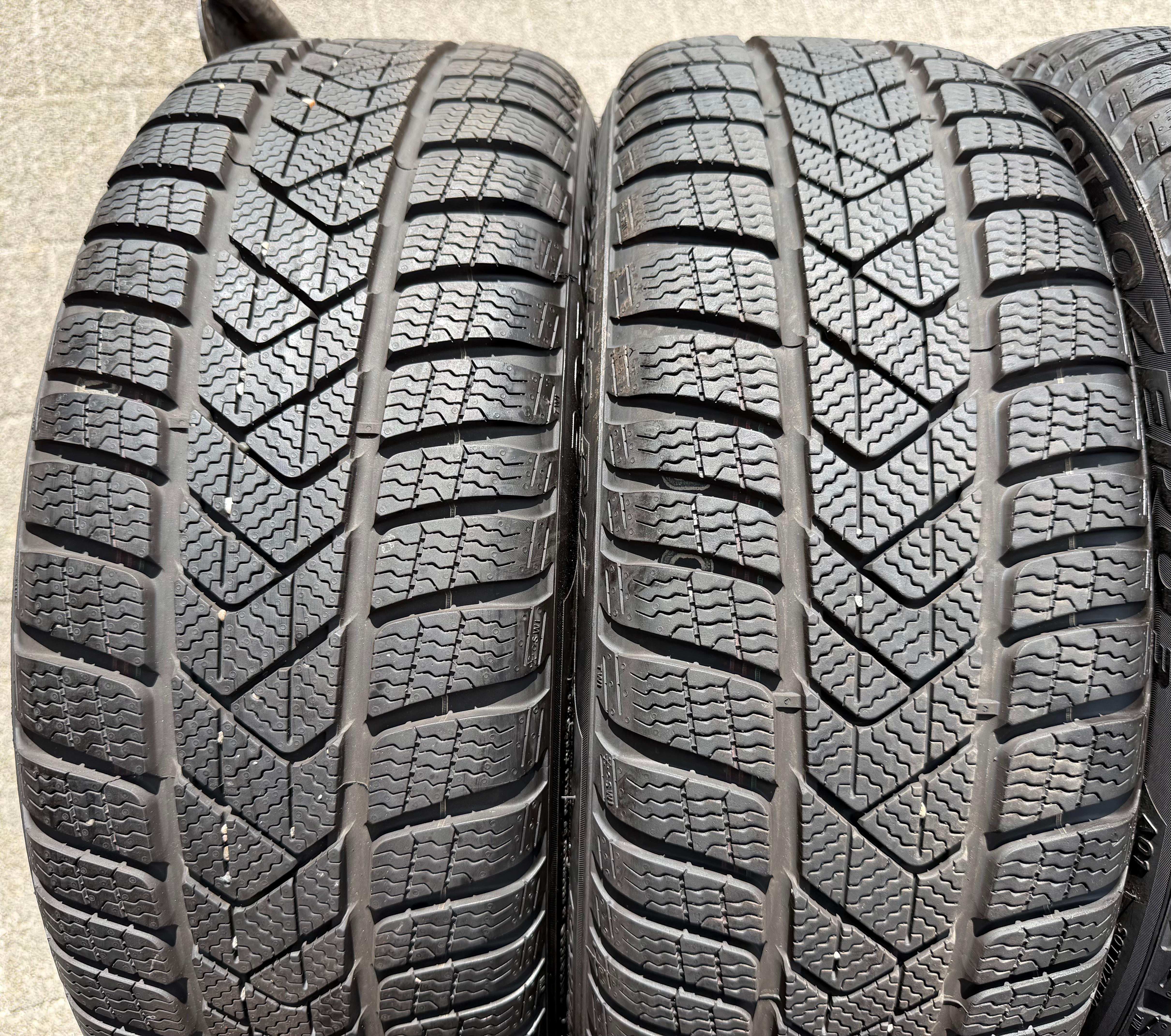 4 ruote in lega originali da 17" invernali Audi A3 S3 8Y 8Y0601025L 205/50R17 93H Pirelli