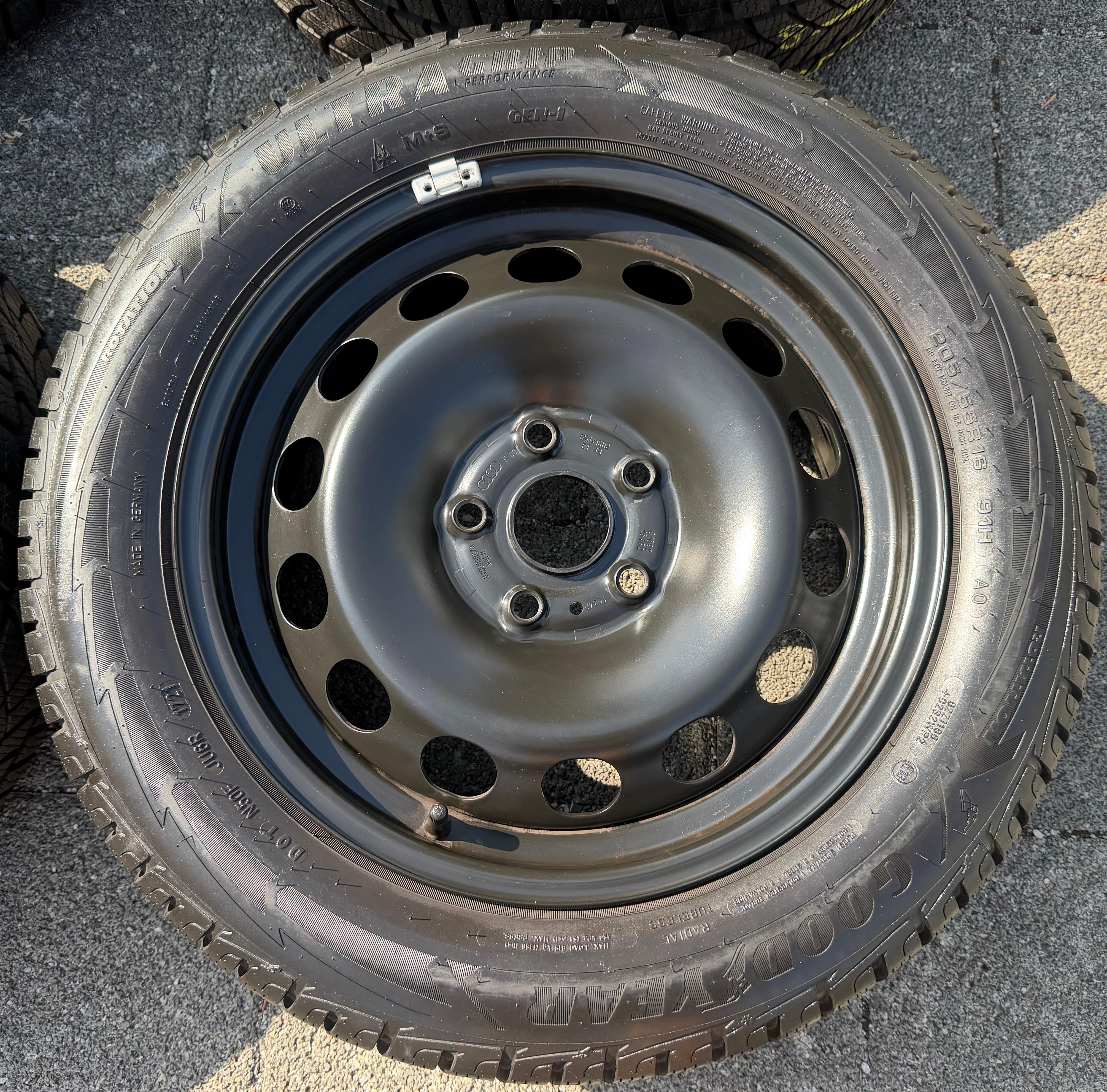 4 Winterräder Audi A3 8V Sportback Cabrio  205/55R16 91H Goodyear 8V0601027A 2021