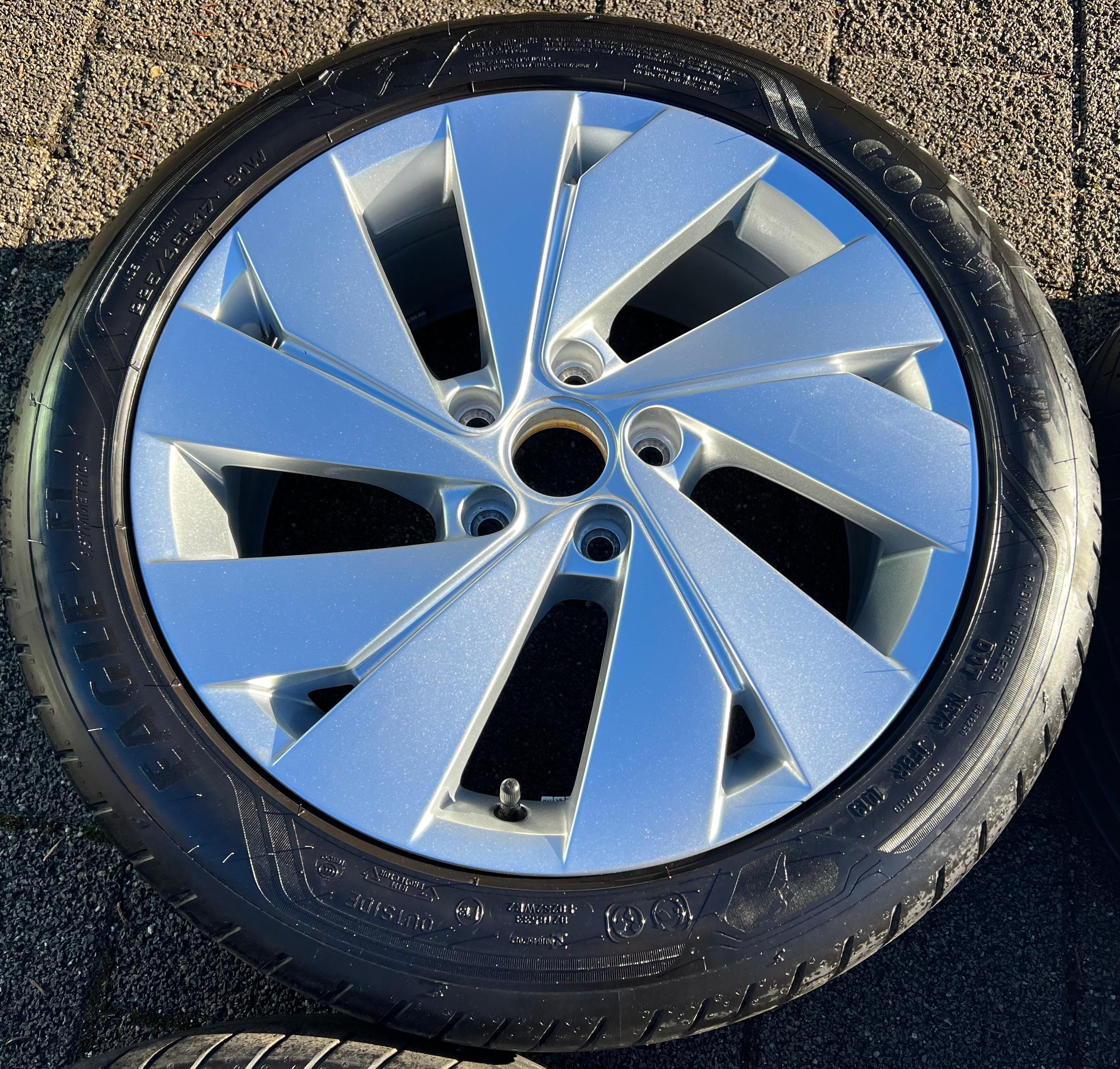 4 CERCHI ESTIVI IN ALLUMINIO ORIGINALI DA 17" VW GOLF 8 VIII 225/45R17 91W GOODYEAR BELMONT CONSEGNA GRATUITA