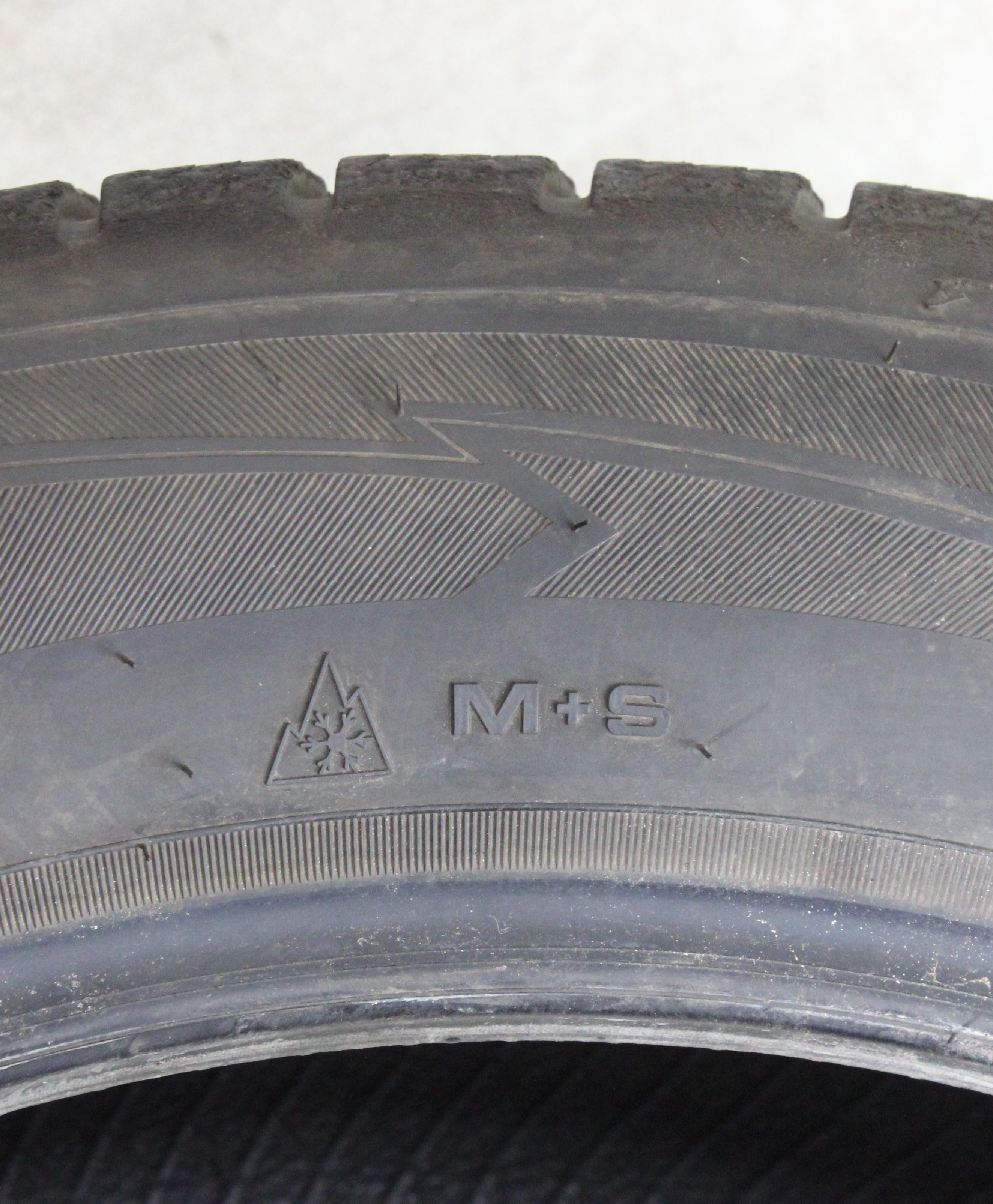 2 x 285/45R20 112H pneumatici invernali Goodyear Ultra Grip Performance + SUV AO 5,5-6mm 2024