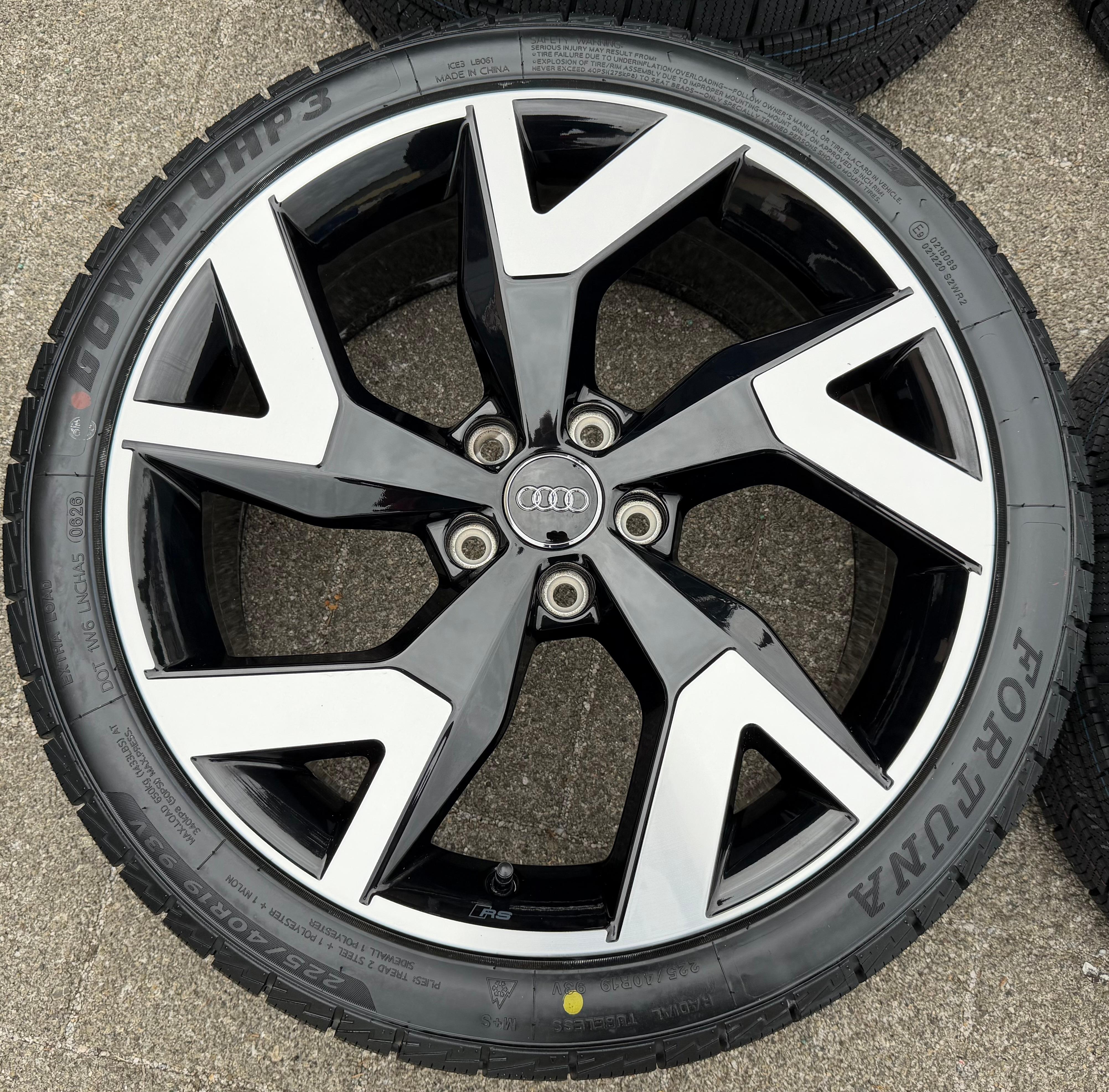 4 jantes d'hiver d'origine en aluminium 19 pouces AUDI A3 S3 8Y Allstreet 8Y0601025AE 225/40R19 92V 2026 NEUVES