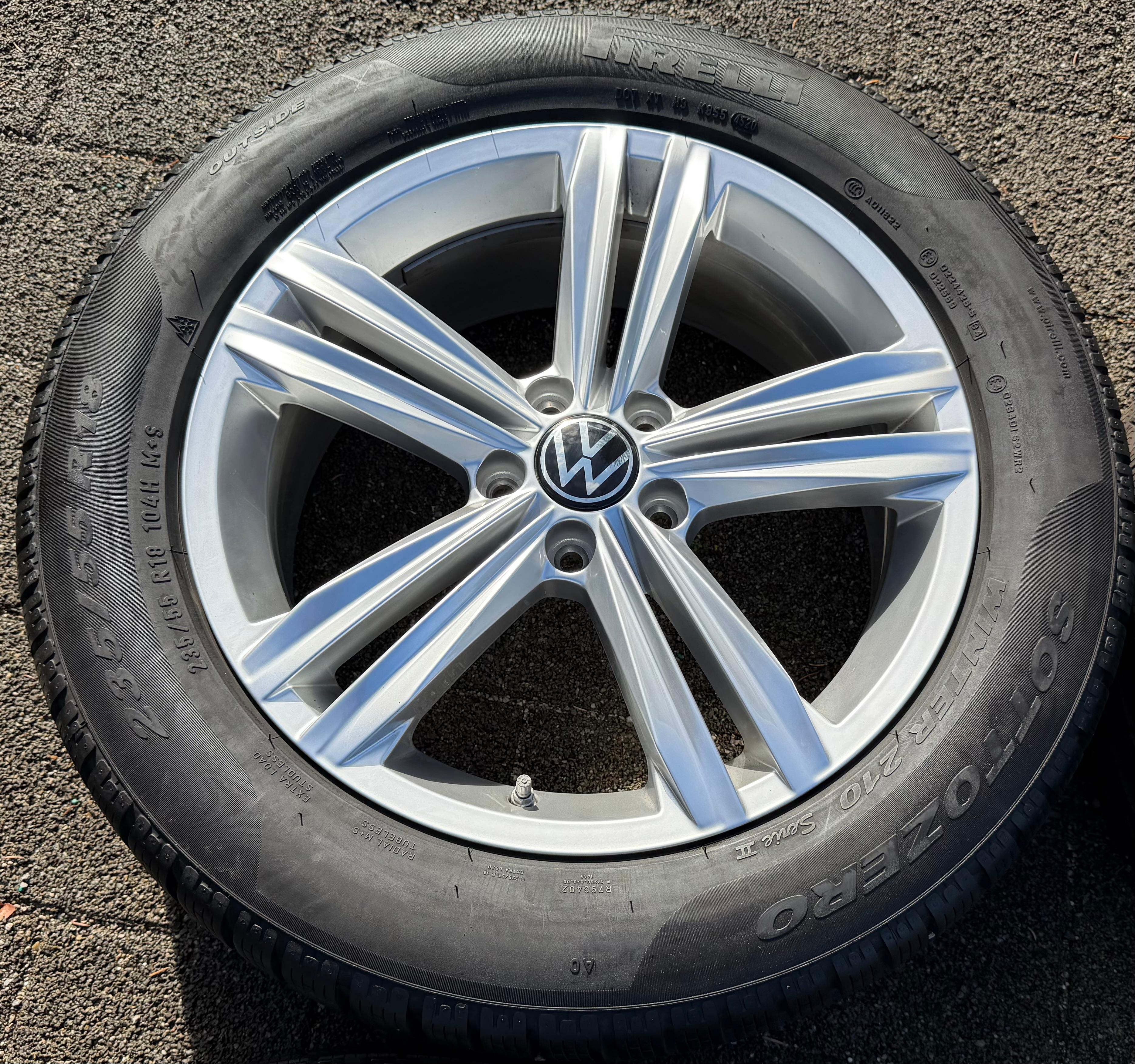 4 ruedas de invierno de aleación originales de 18" para VW Tiguan II 5NA 235/55R18 104H 5NA601025M Sebring Pirelli