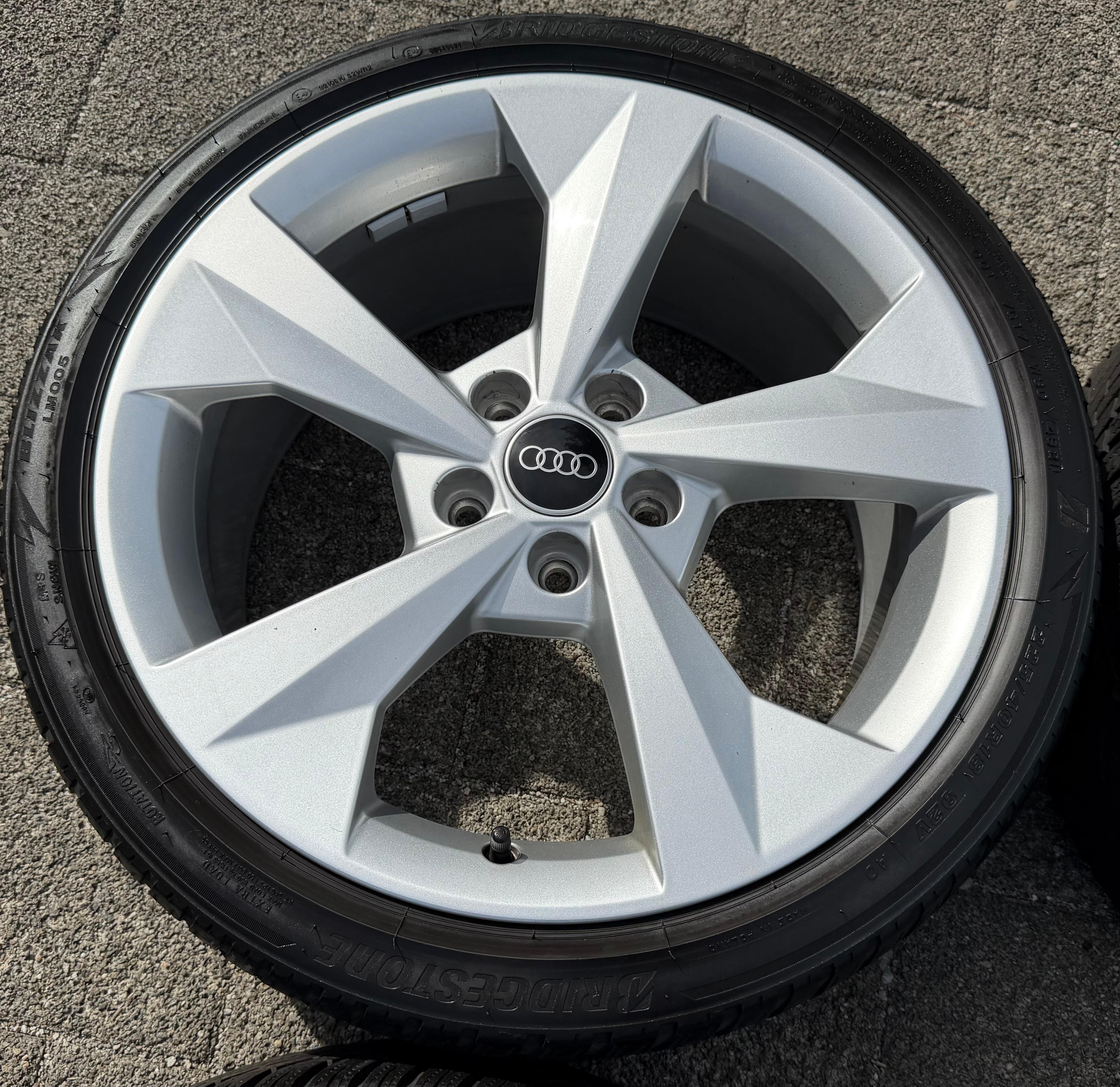 4 Original 18" Alufelgen Felgne Audi A3 S3 8Y 8Y0601025J 8x18 ET46