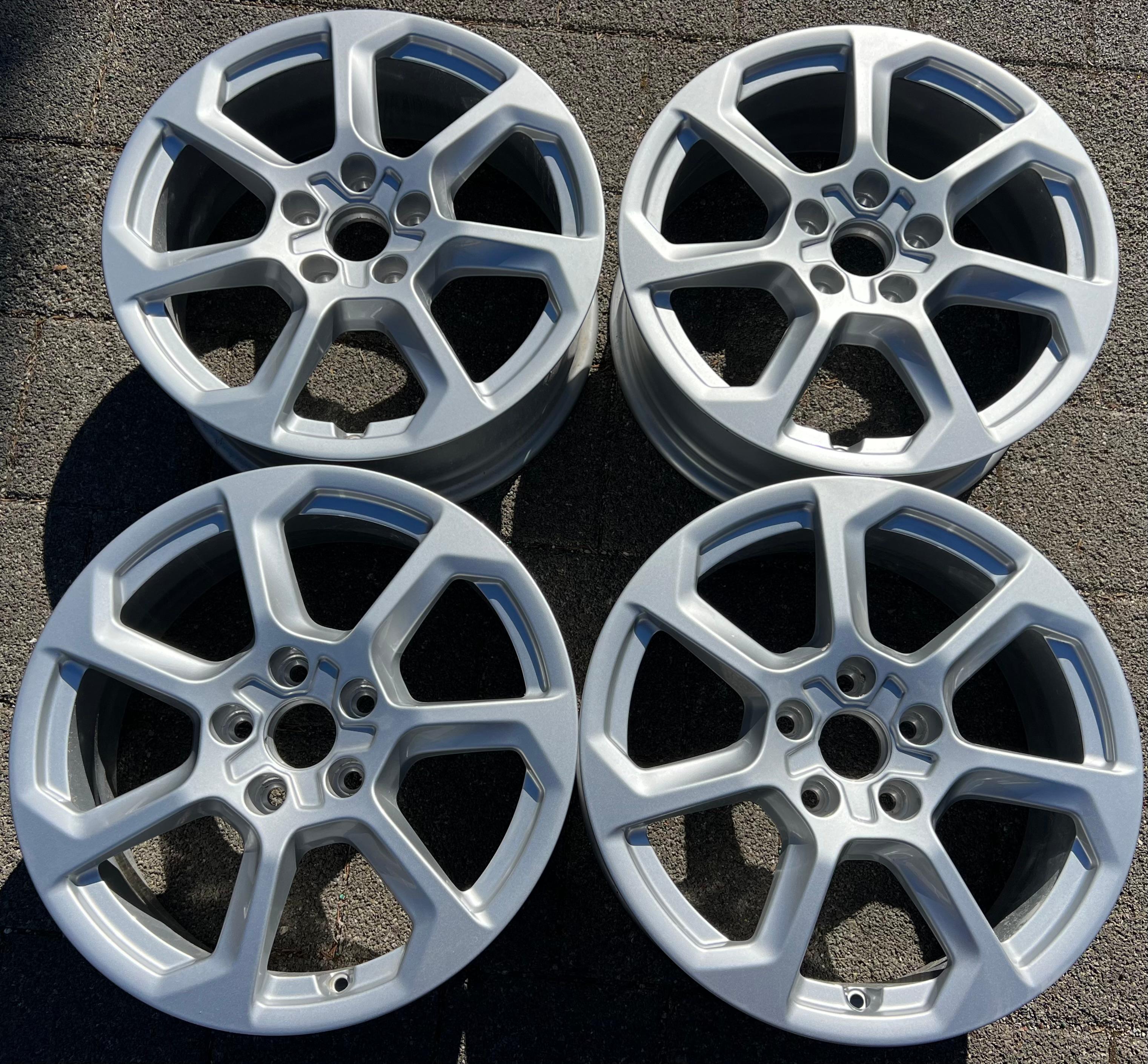 4 RUOTE ORIGINALI IN ALLUMINIO 17" AUDI Q2 GA 81A601025T 6,5x17 ET39 FREIHAUS