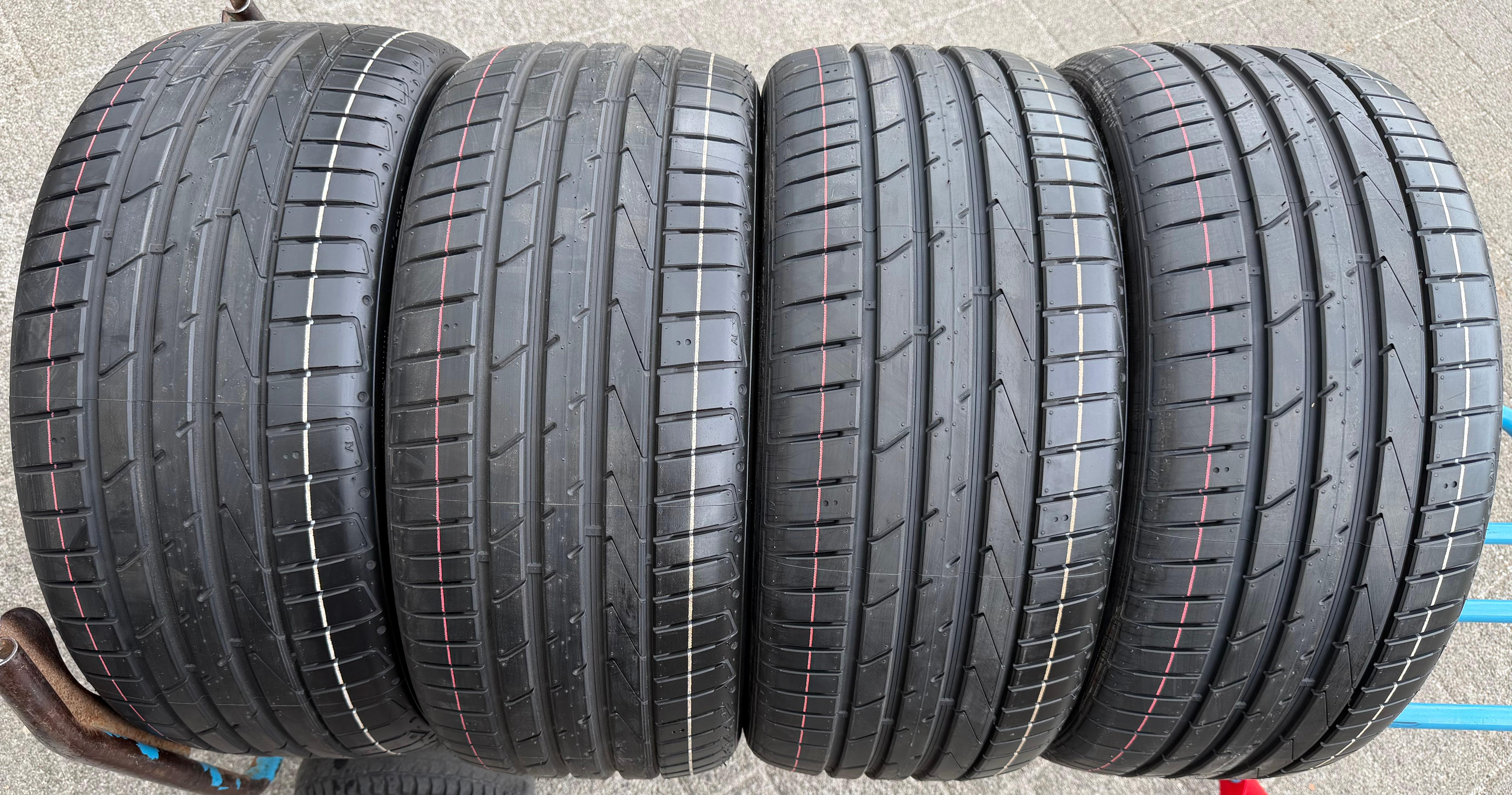 4 cerchi in lega Sommer da 18" originali per Audi A5, S5, 8W, B9, F5, 245/40R18, 93Y, 8W0601025AK, Hankook