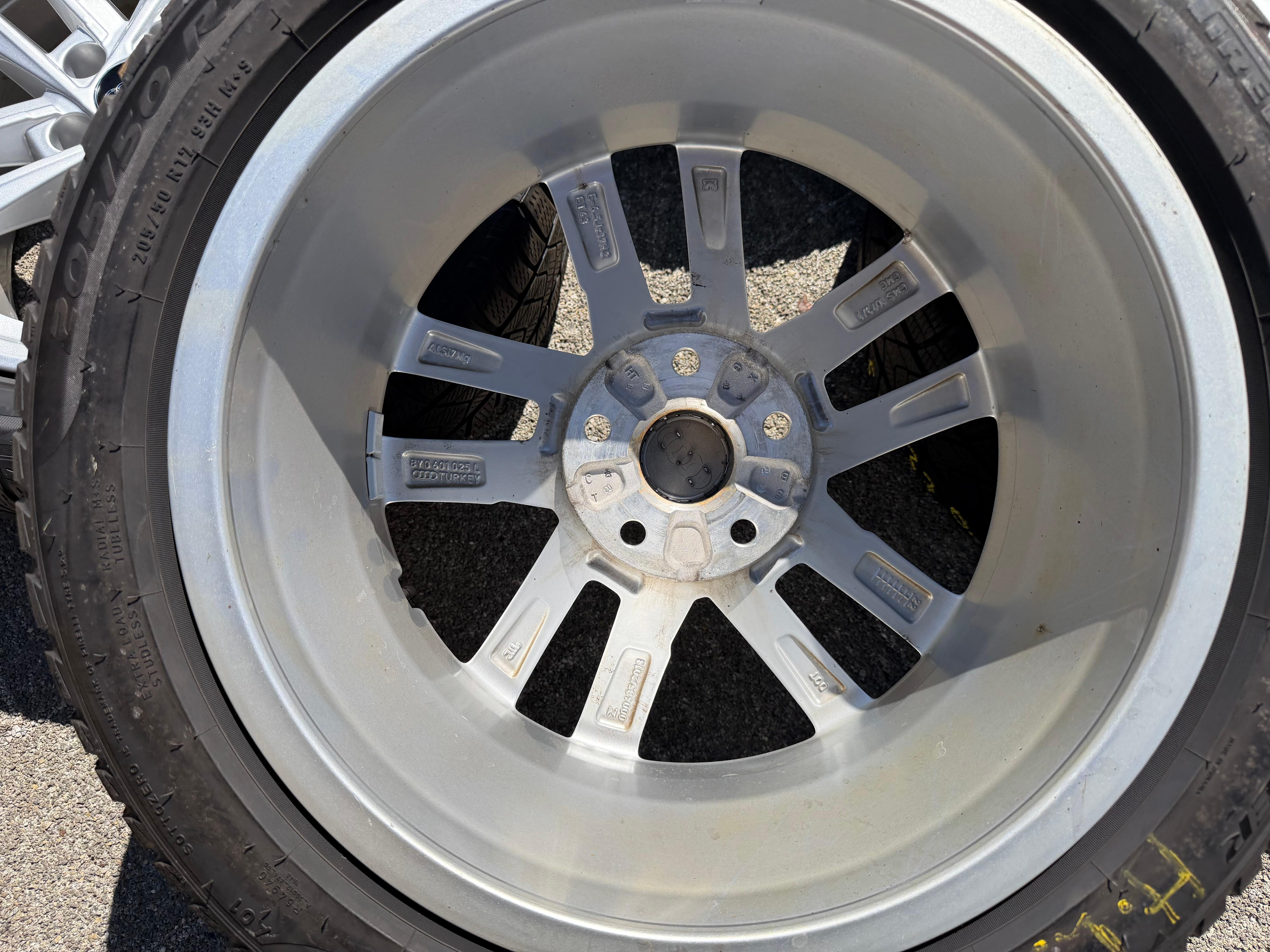 4 Original 17" Alu Winterräder Audi A3 S3 8V 8Y0601025L 205/50R17 93H Pirelli
