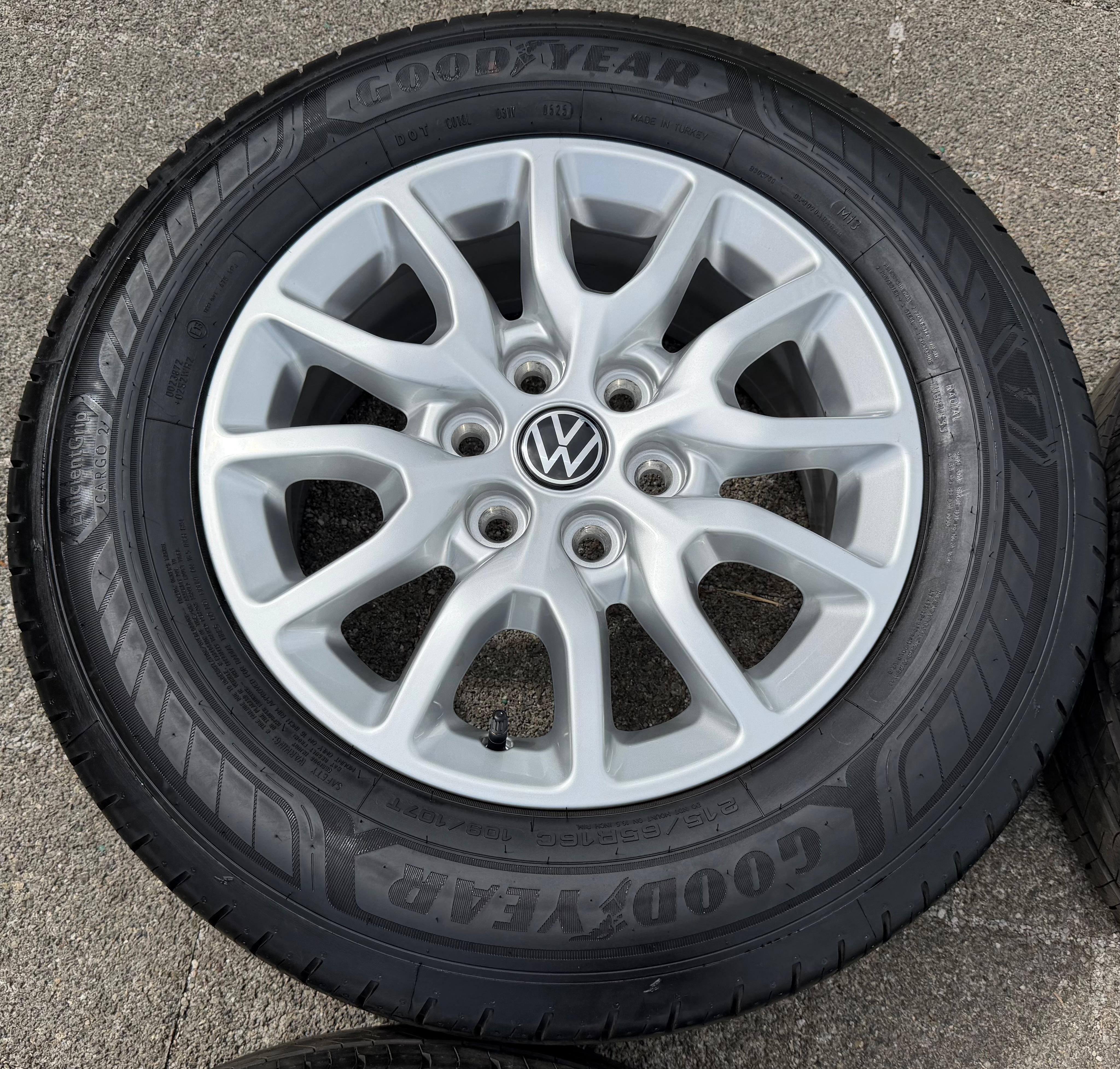 4 cerchi in lega originali da 16" Sommer per VW Transporter T7 Caraelle 215/65R16C 109/107T 2025