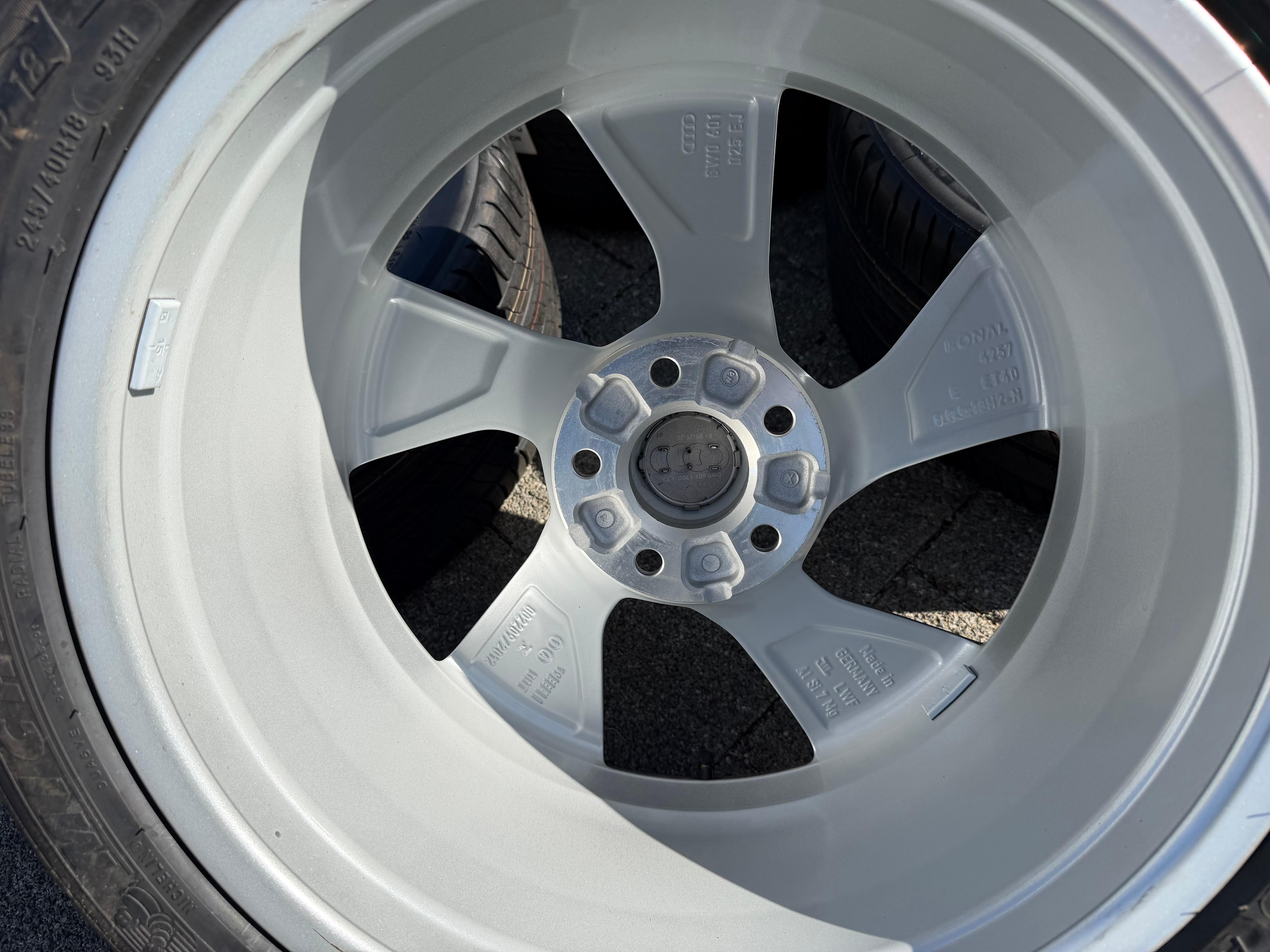 4 Original 18" Alu Sommerräder Audi A4 S4 8W B9 8W0601025EJ 245/40R18 93H Michelin