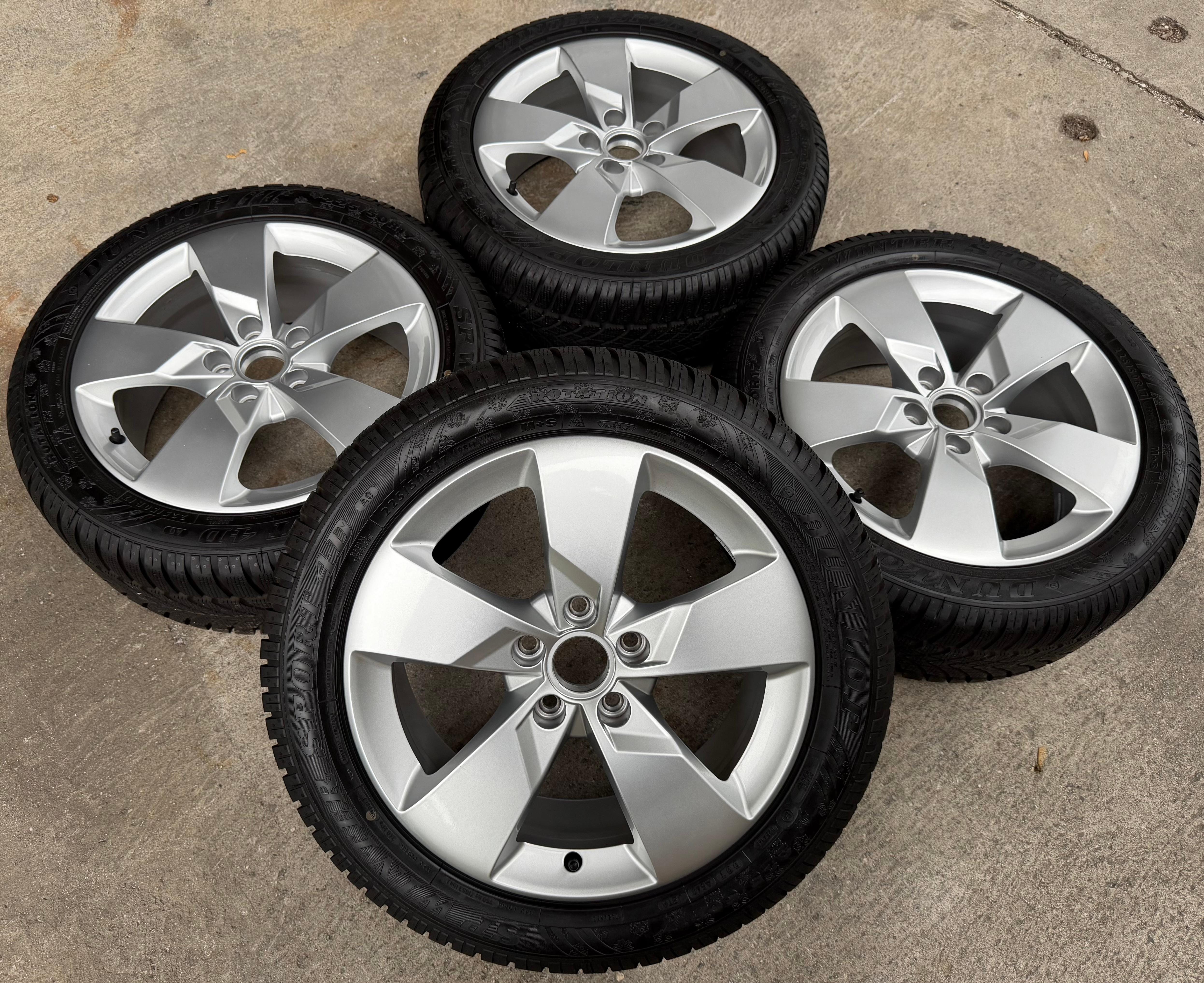4 ruote in lega invernali originali da 17" per Audi TT 8S 225/50R17 94H Dunlop 8S0601025J