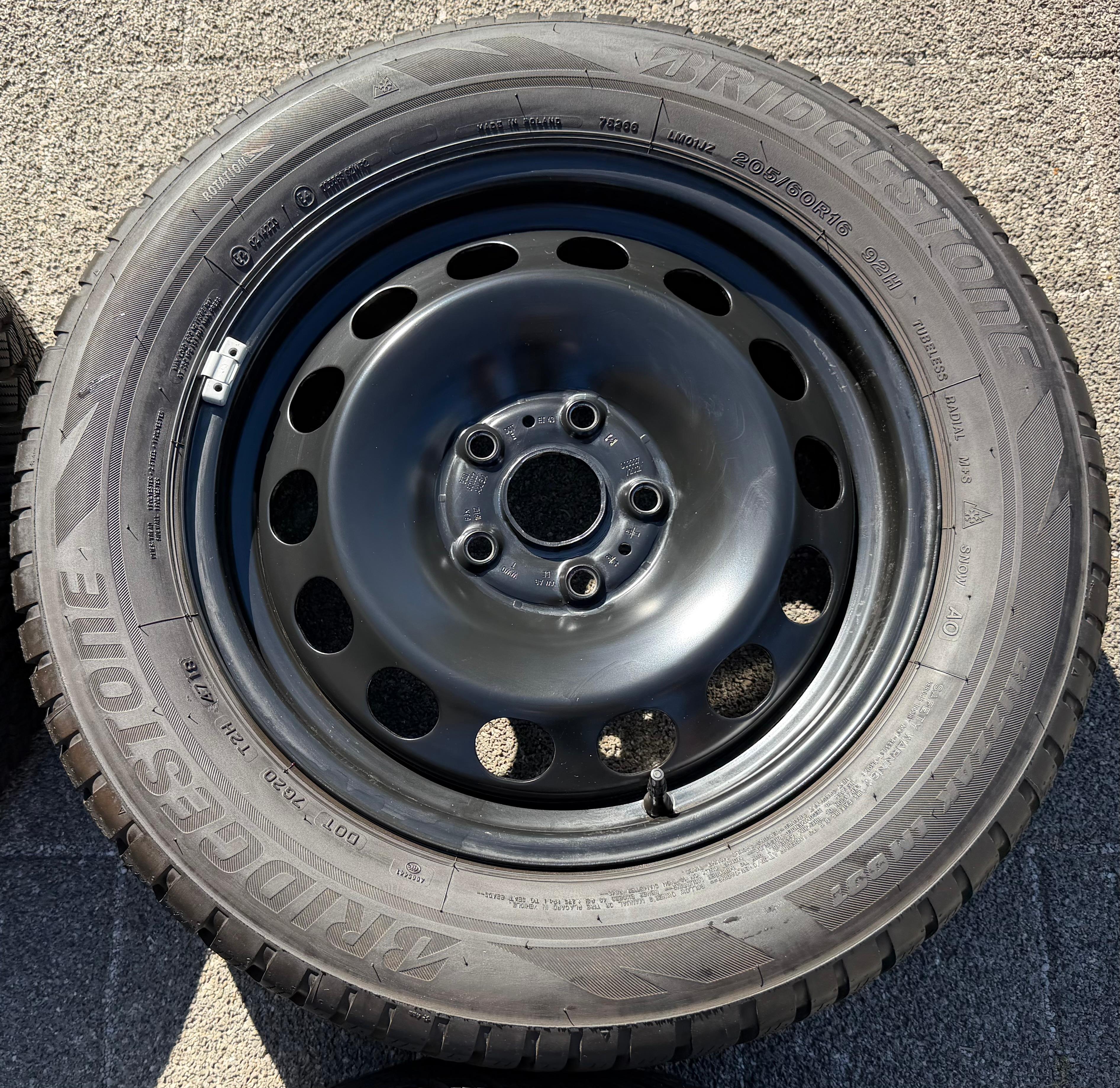 4 ruedas de invierno Audi Q2 GA VW T-Roc 205/60R16 92H Bridgestone 5Q0601027AM