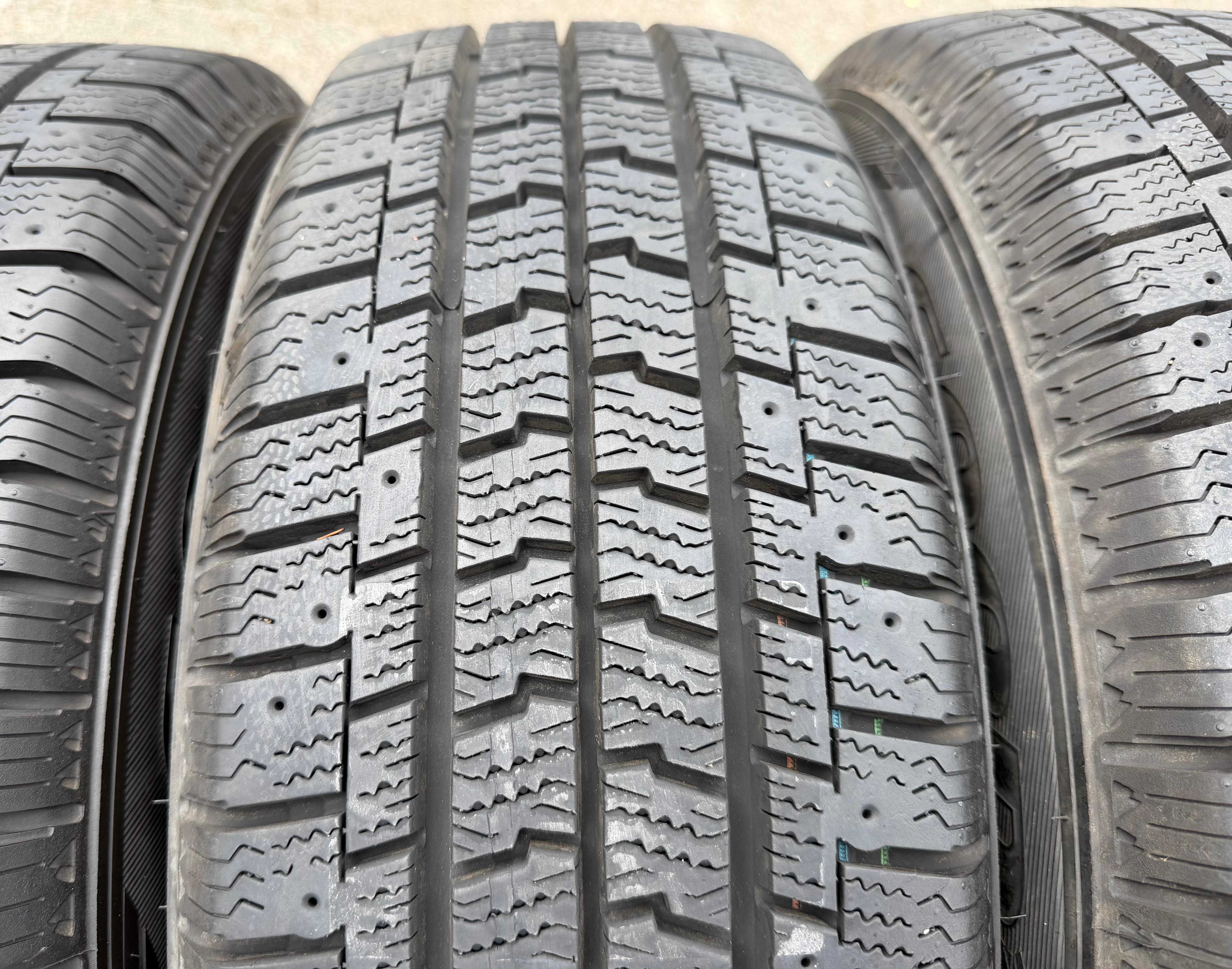 4 x 195/65R16C 104/102T Neumáticos de invierno Goodyear Cargo Ultra Grip 10 mm 2025