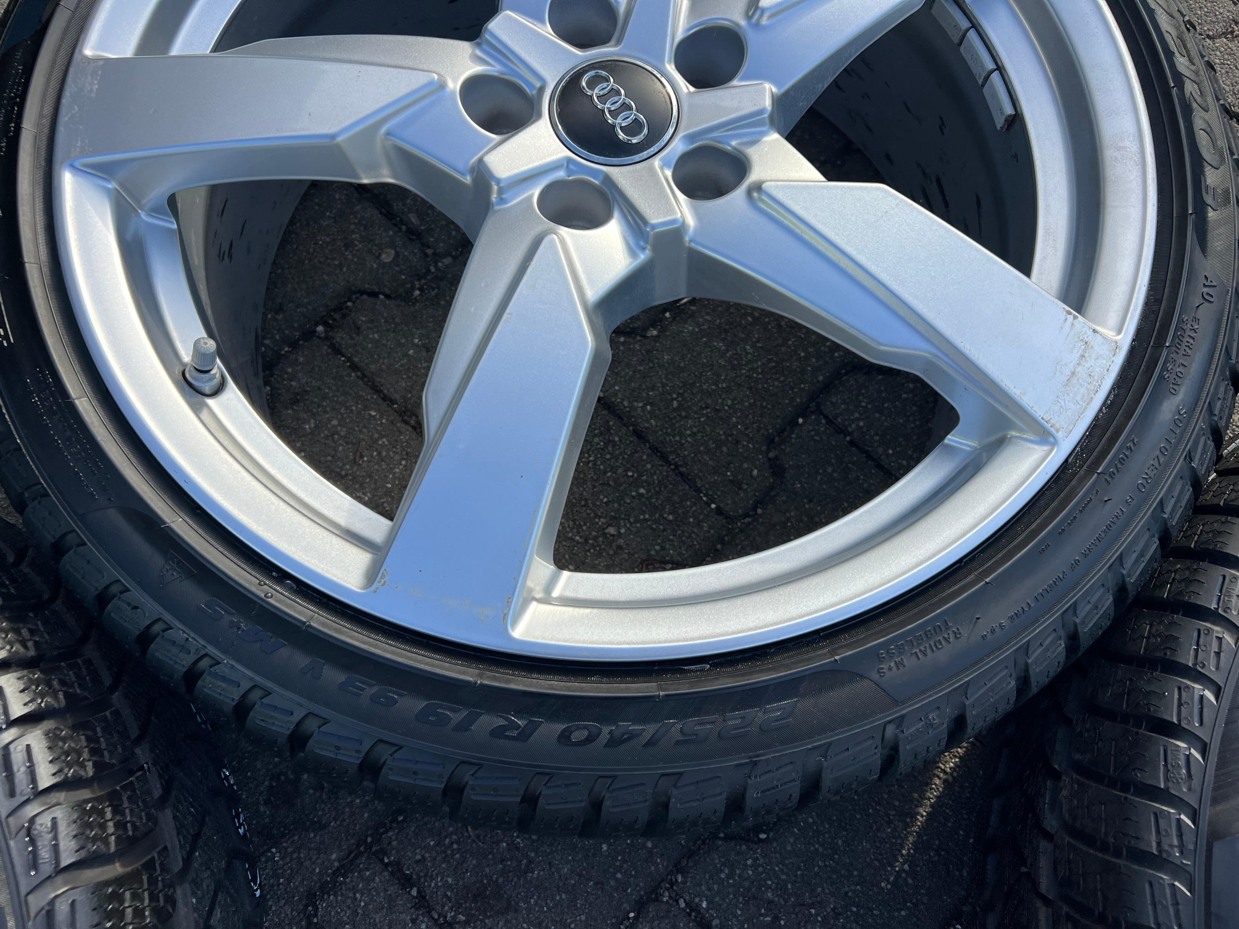 4 ORIGINAL 19" ALU WINTERRÄDER AUDI TT TTS 8S 8S0601025AG 225/40R19 93V PIRELLI