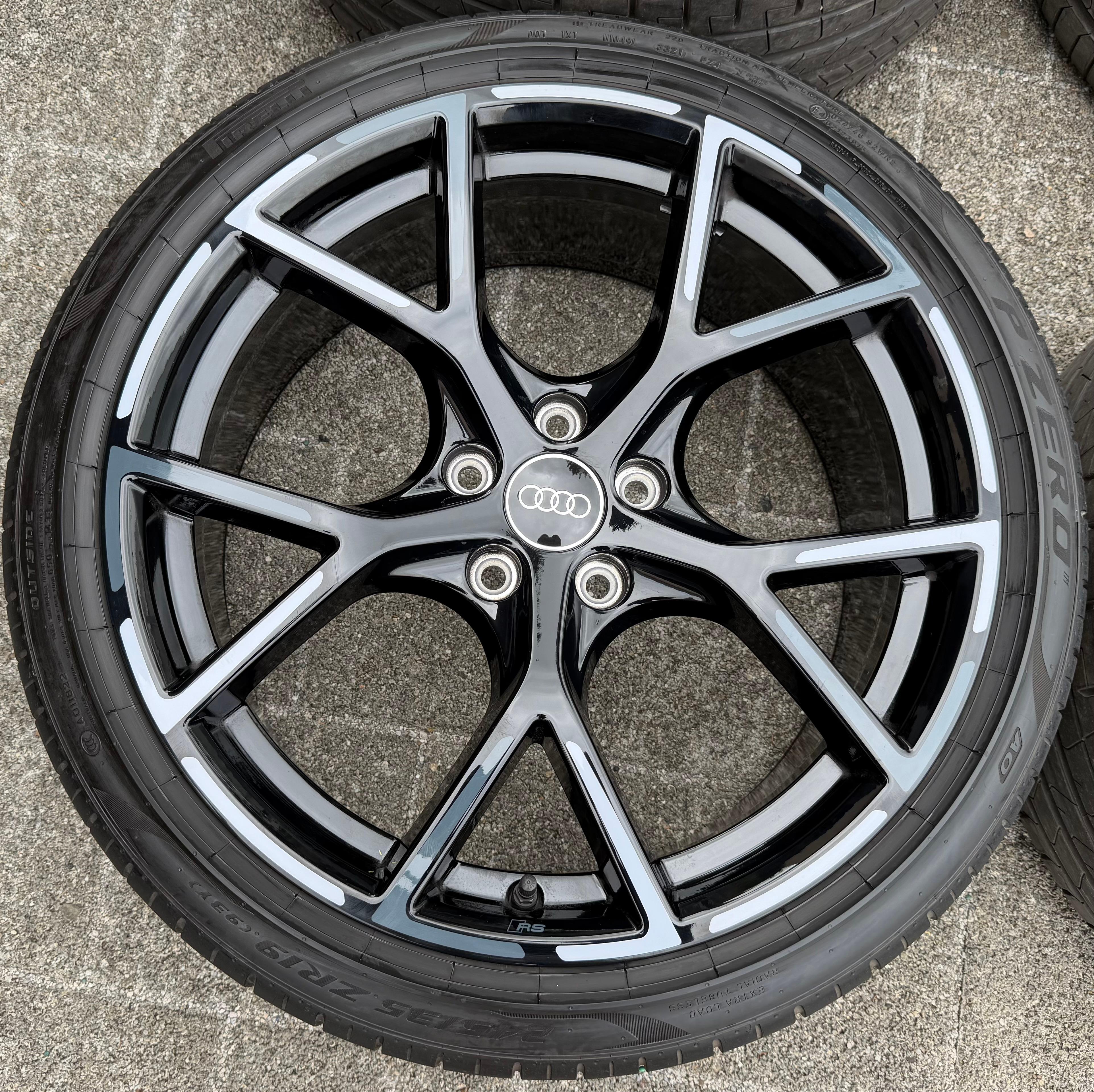 4 Original 19" Alu Sommerräder Audi RS3 8Y 8Y0601025BQ 8Y0601025BP PIRELLI