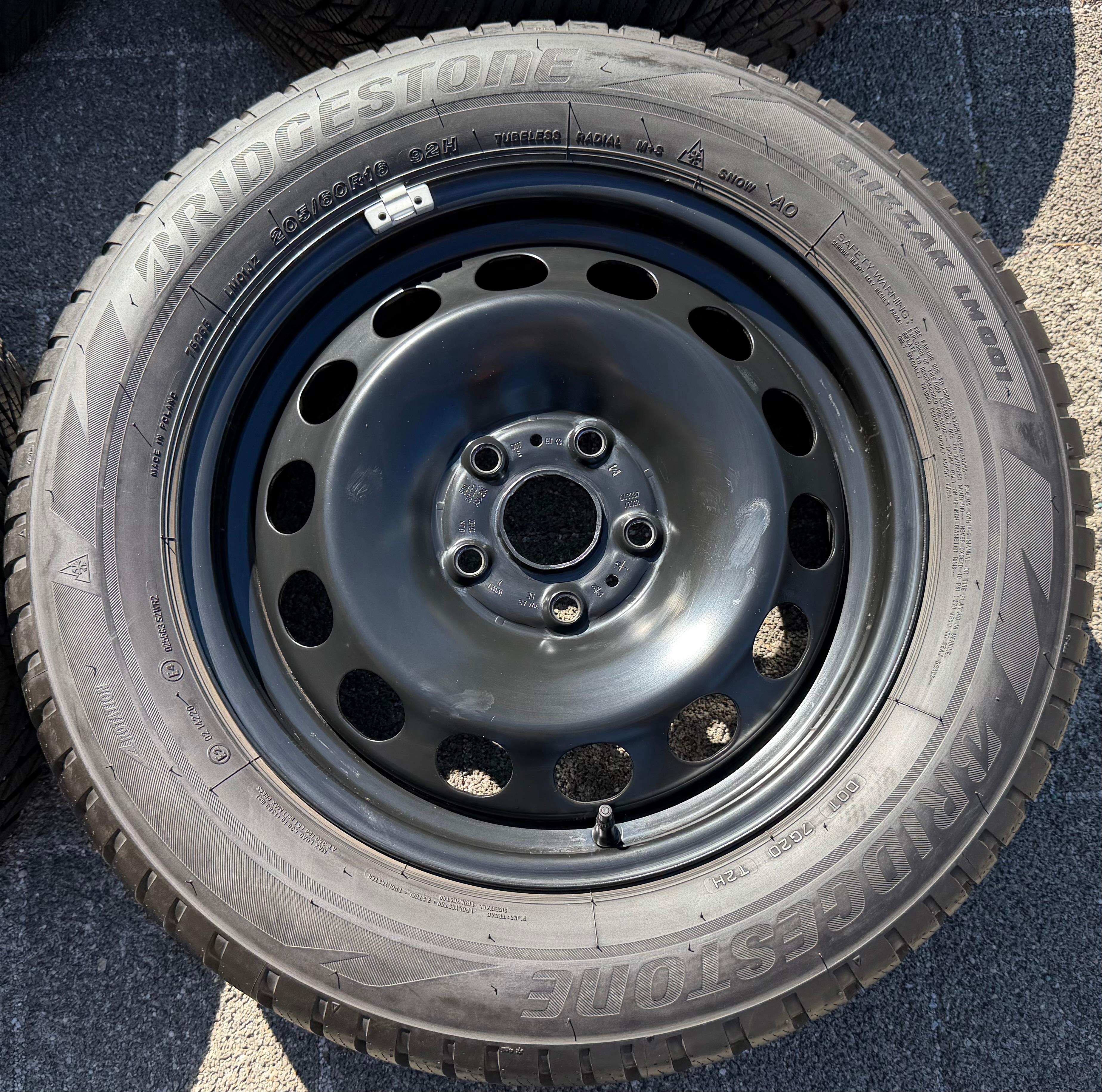 4 ruedas de invierno Audi Q2 GA VW T-Roc 205/60R16 92H Bridgestone 5Q0601027AM
