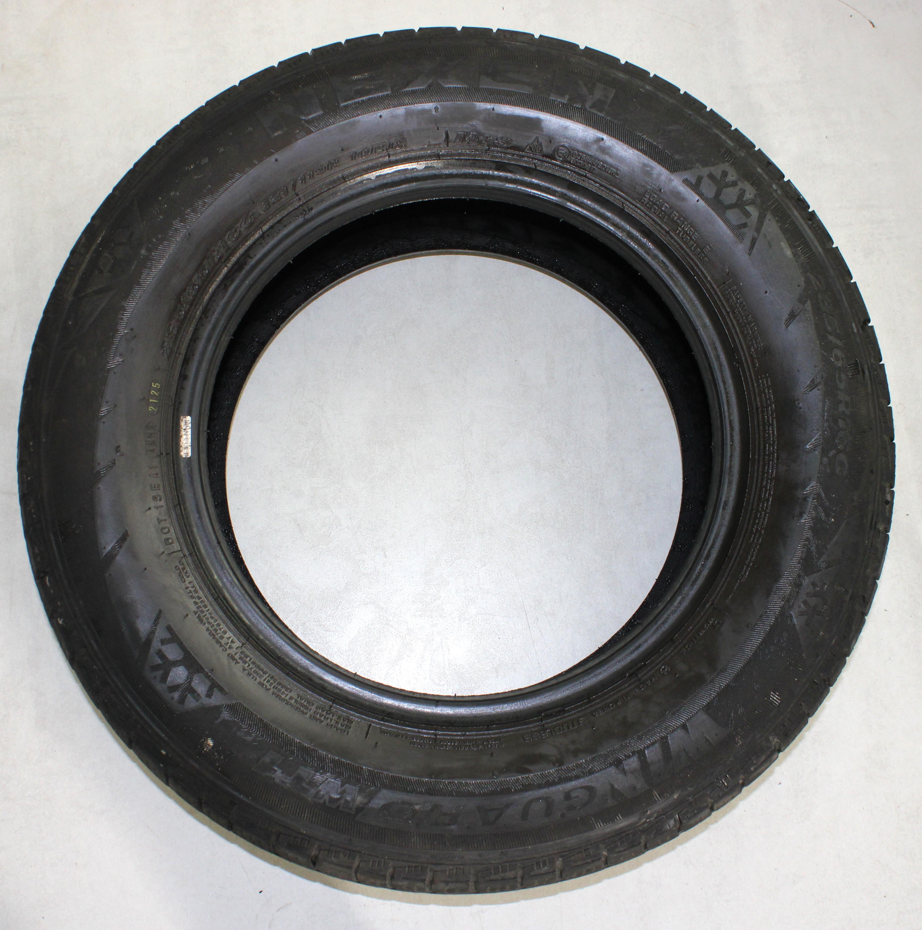 2 x 235/65R16C 121/119R Winterreifen Nexen Winguard WT1 in der Mitte 8-8,5mm und auf den Schultern 6,5-7mm. 2025