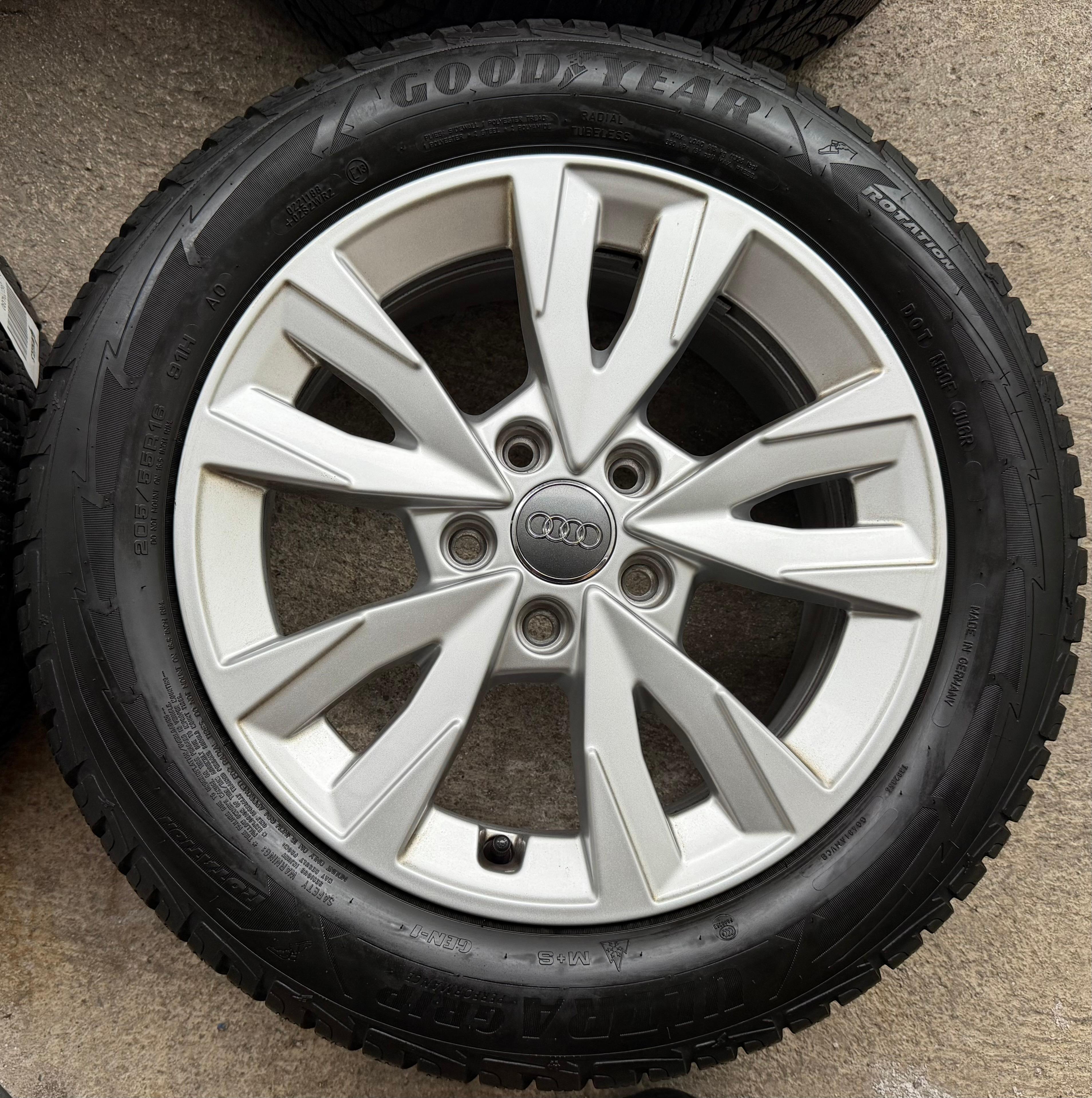 4 Original Alu Winterräder Audi A3 8Y 8Y0071496 205/55R16 91H Goodyear