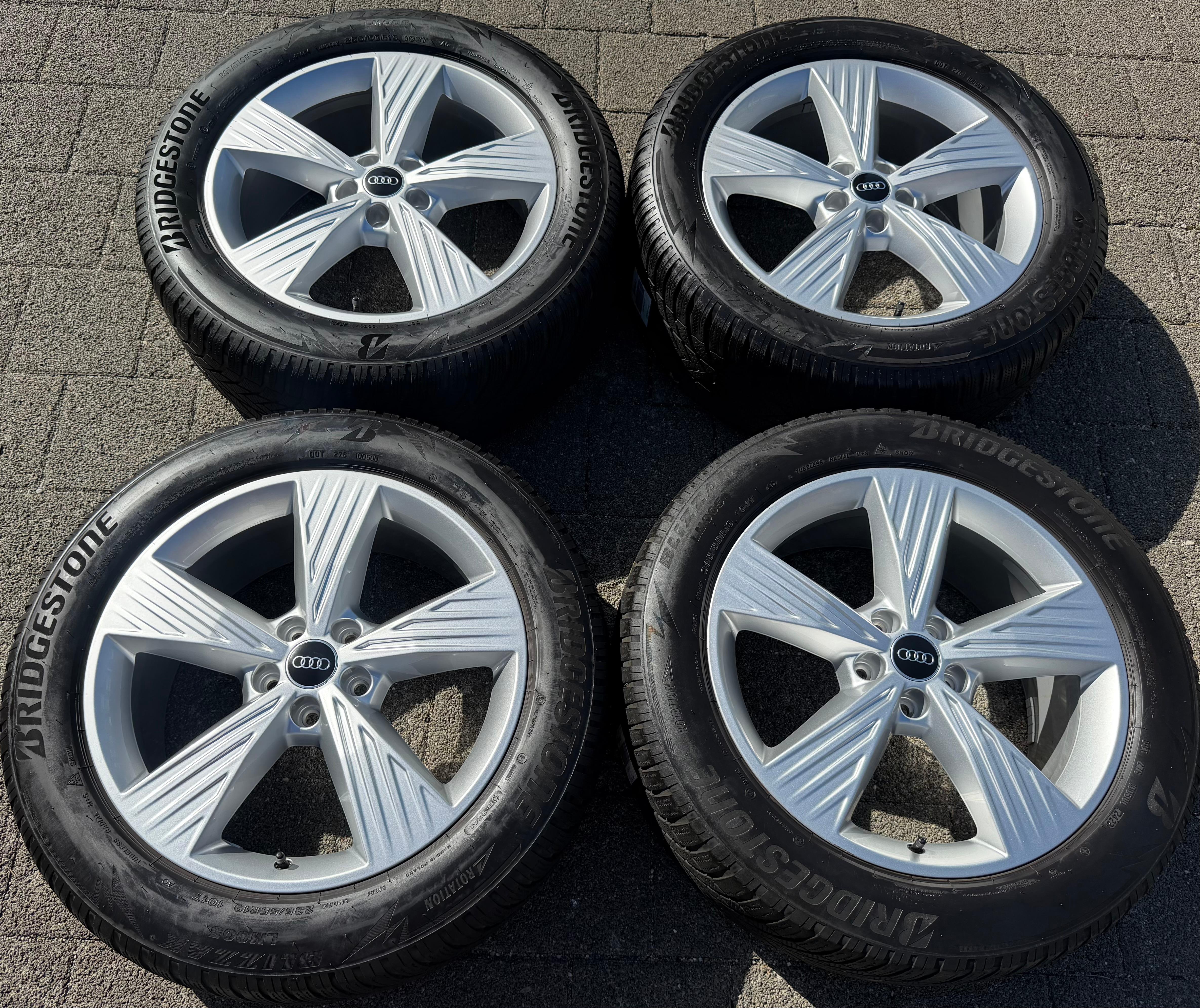 4 CERCHI IN LEGA ORIGINALI DA 19" PER AUDI Q4 E-TRON 89A601025B 8x19 ET45, SPEDIZIONE GRATUITA