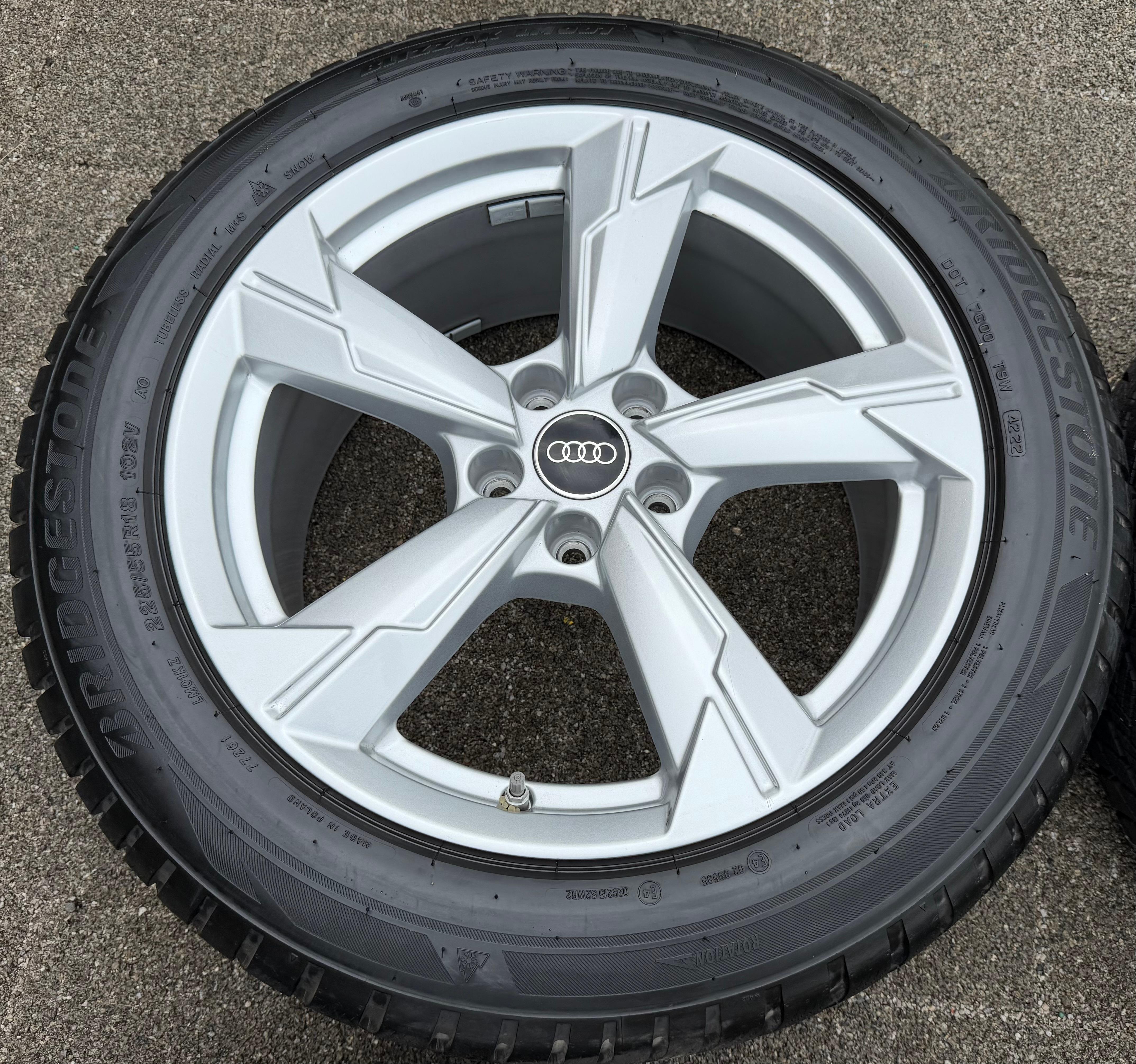 4 cerchi in lega originali da 18" con pneumatici invernali Audi A6 4K C8 225/55R18 102V Bridgestone 2022