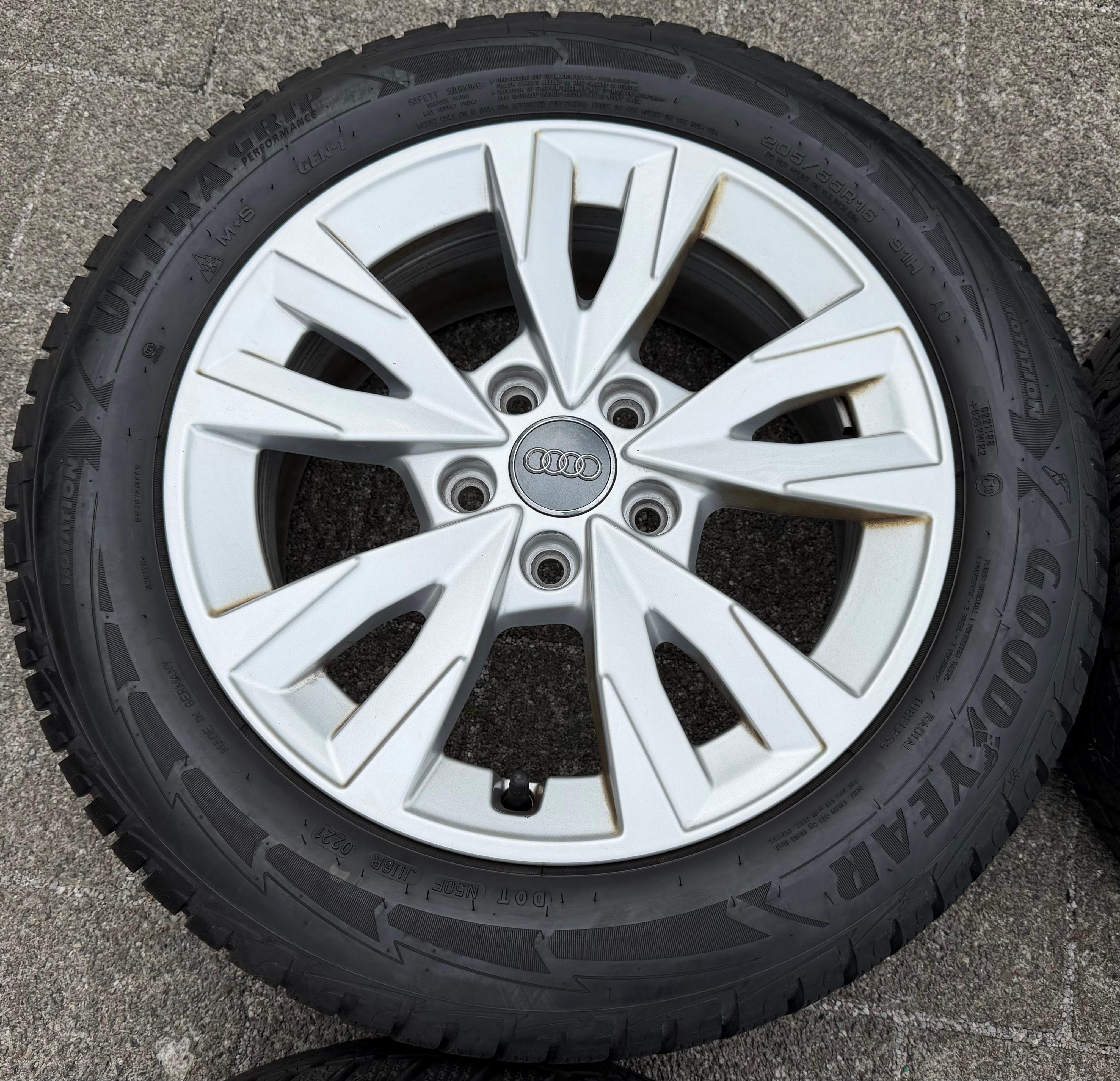4 Original Alu Winterräder Audi A3 8Y 8Y0071496 205/55R16 91H Goodyear