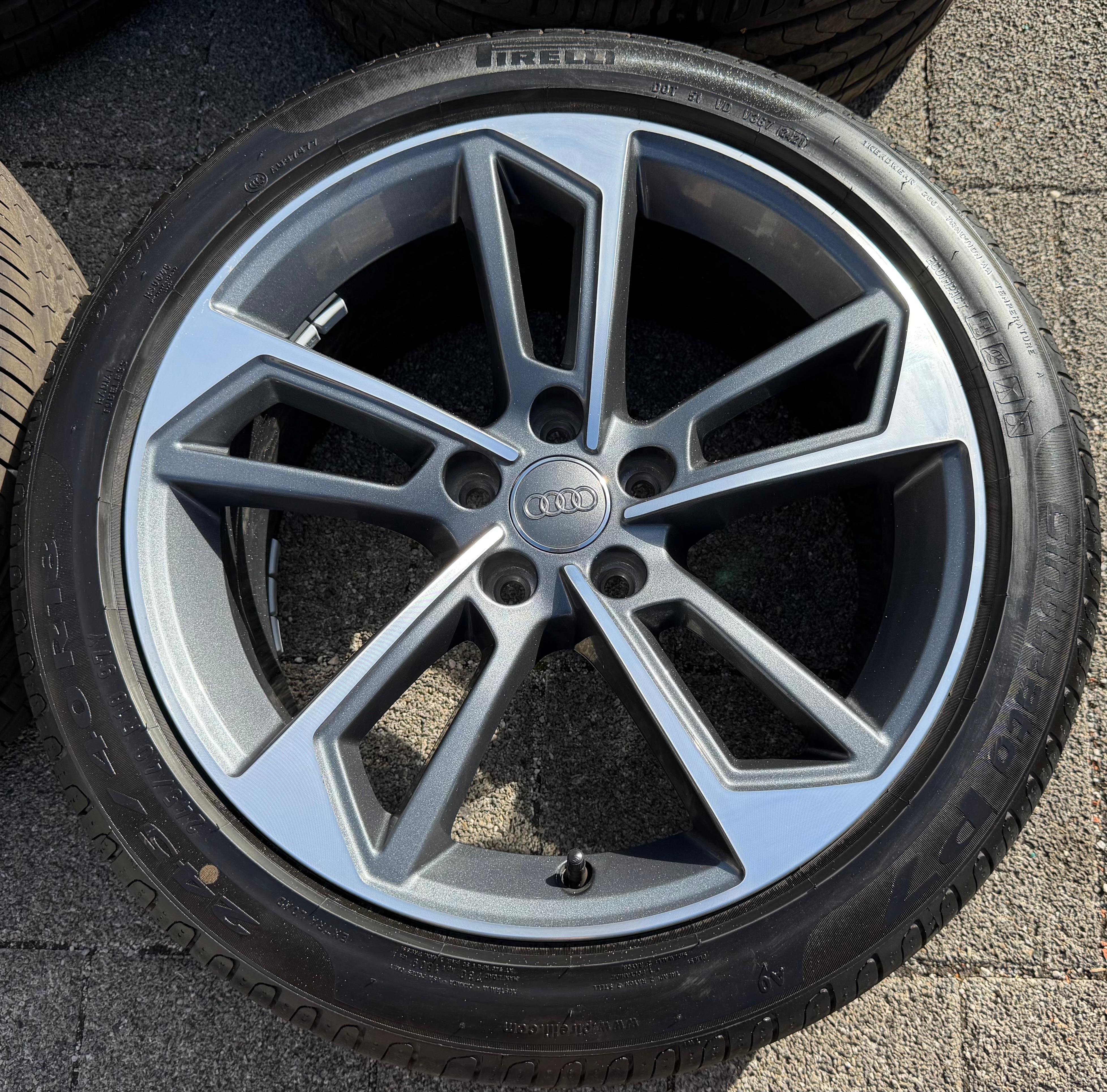 4 Original 18" Alu Sommerräder AUDI A4 S4 B9 8W 245/40R18 97Y 8W0601025P Pirelli