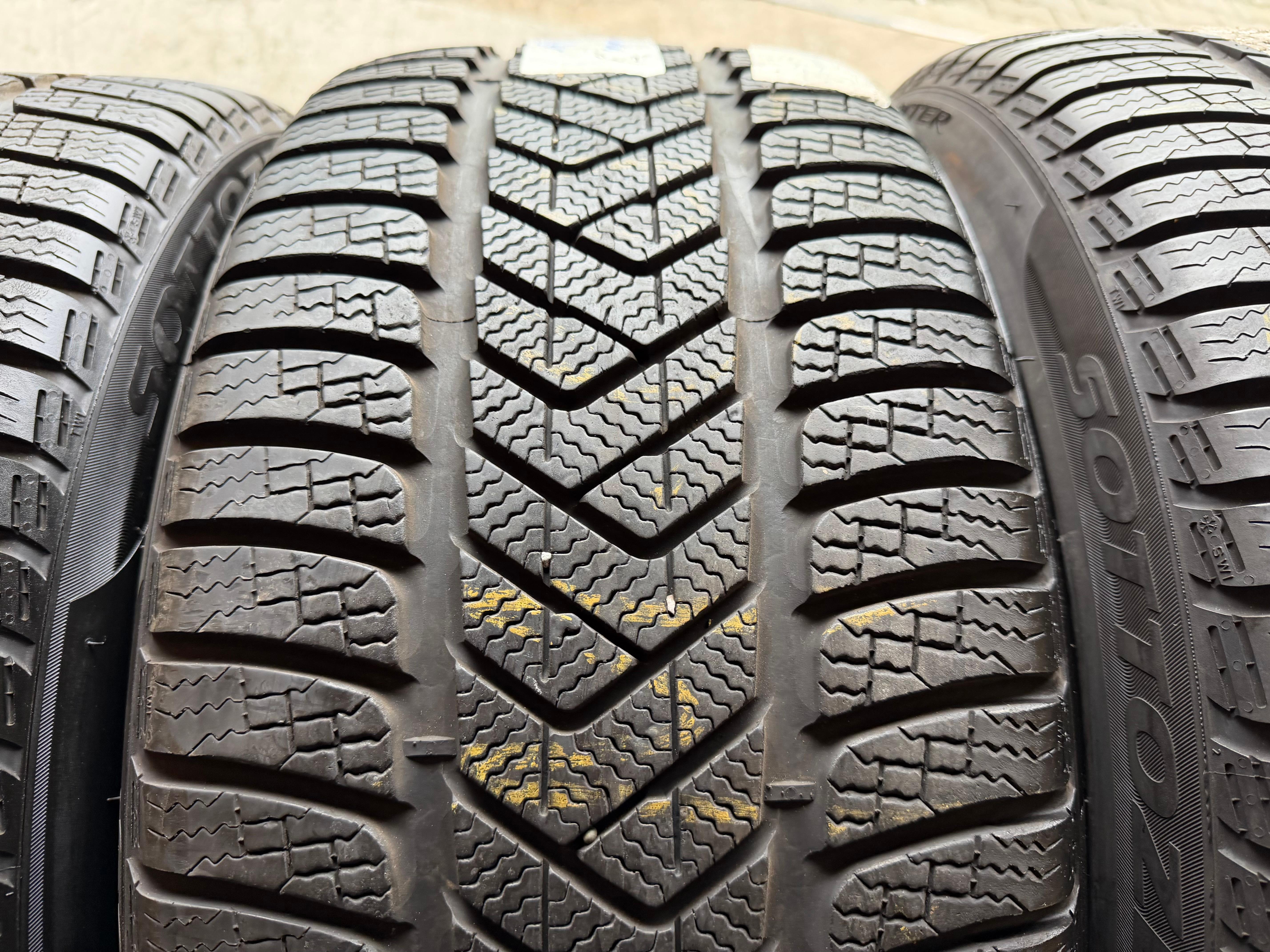 4 x 275/35R21 103V Winterreifen Pirelli Sottozero 3 2x 6,5-7mm und 2x 5-5,5mm 2022