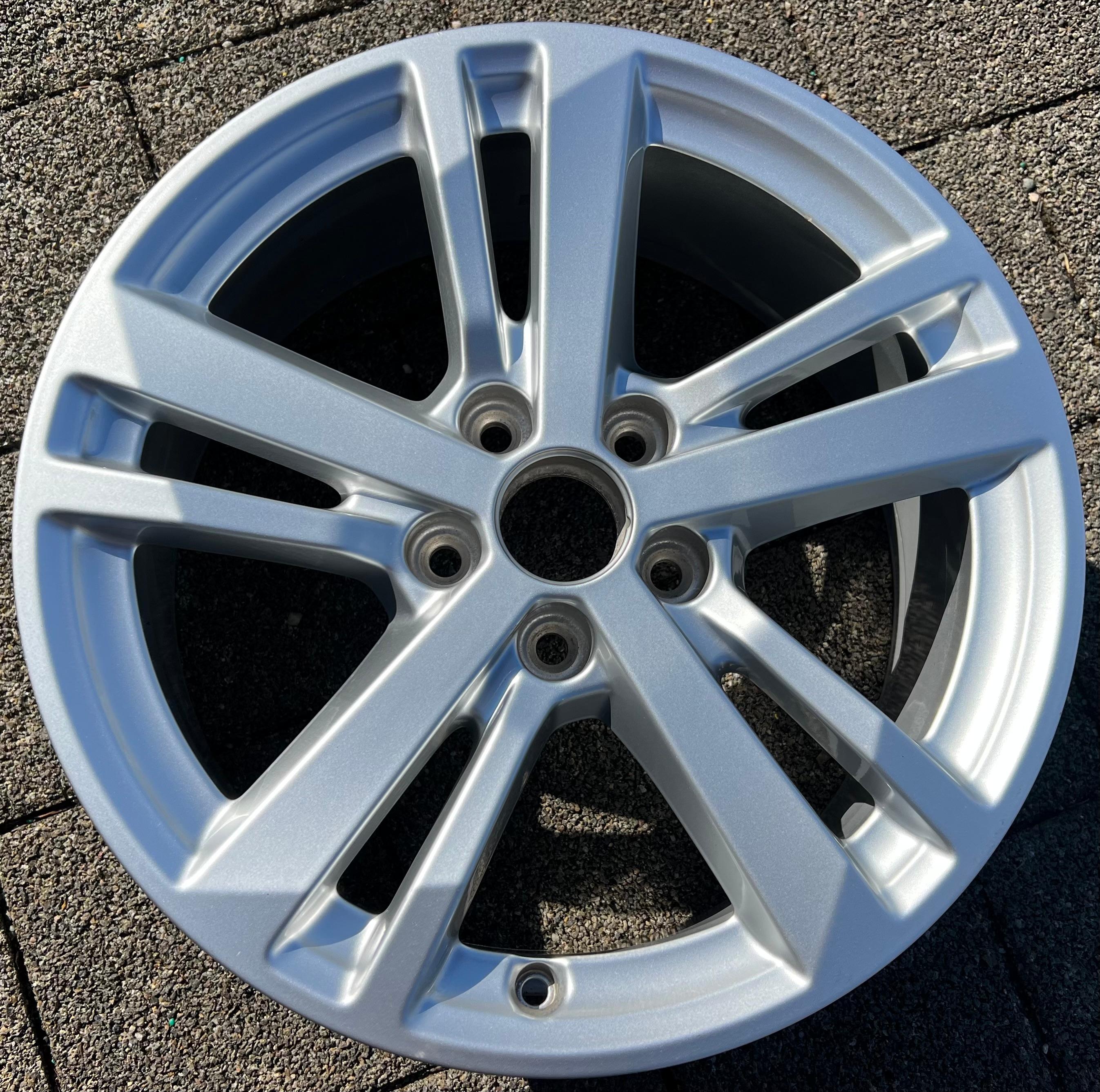 1 ORIGINELE 17" ALUMINIUM VELG AUDI Q3 F3 83A601025F 7x17 ET40 GRATIS VERZENDING