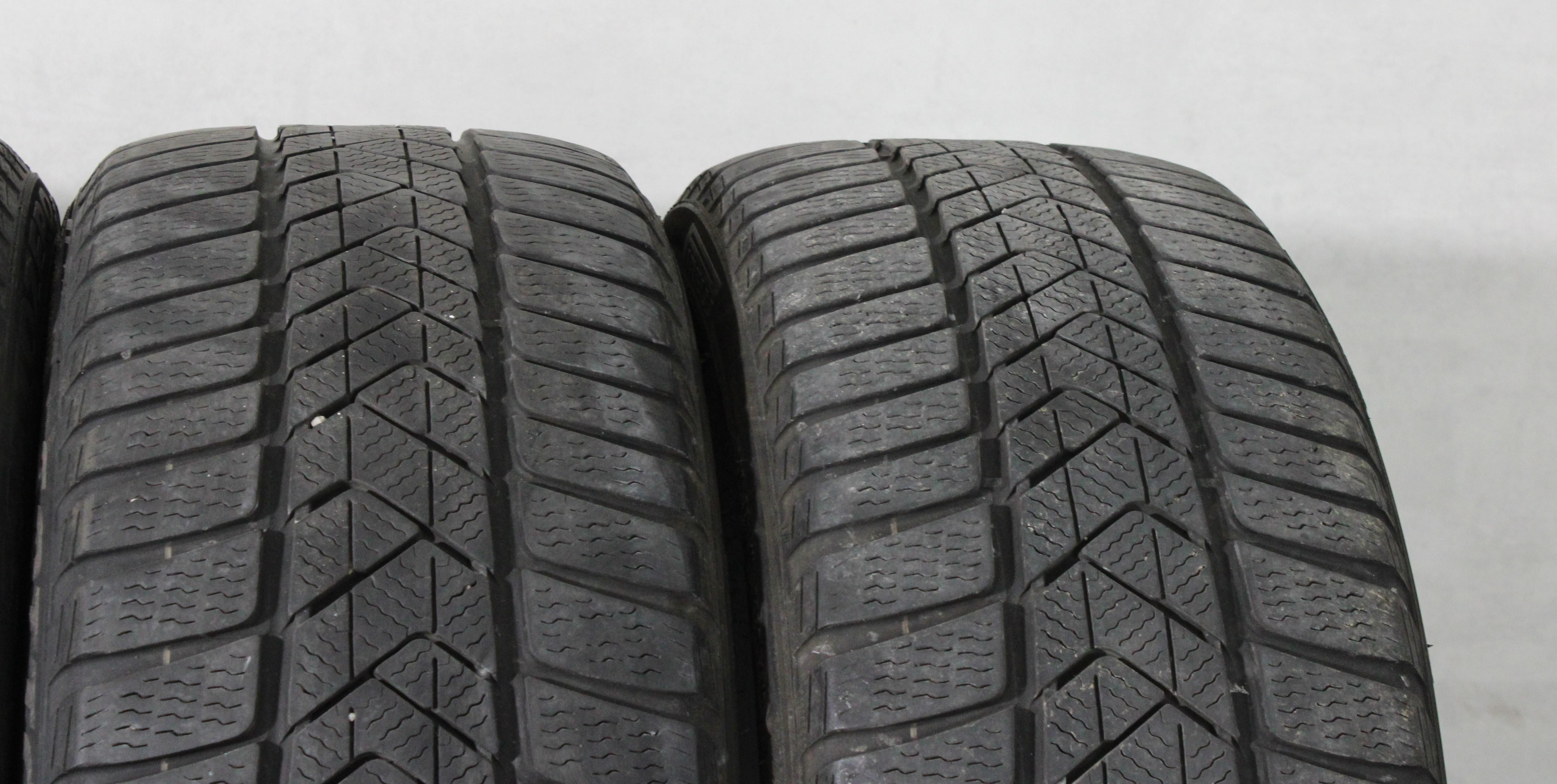 4 x 225/40R18 92V pneumatici invernali Pirelli Sottozero 3 Runflat 5,5 mm 2016 *