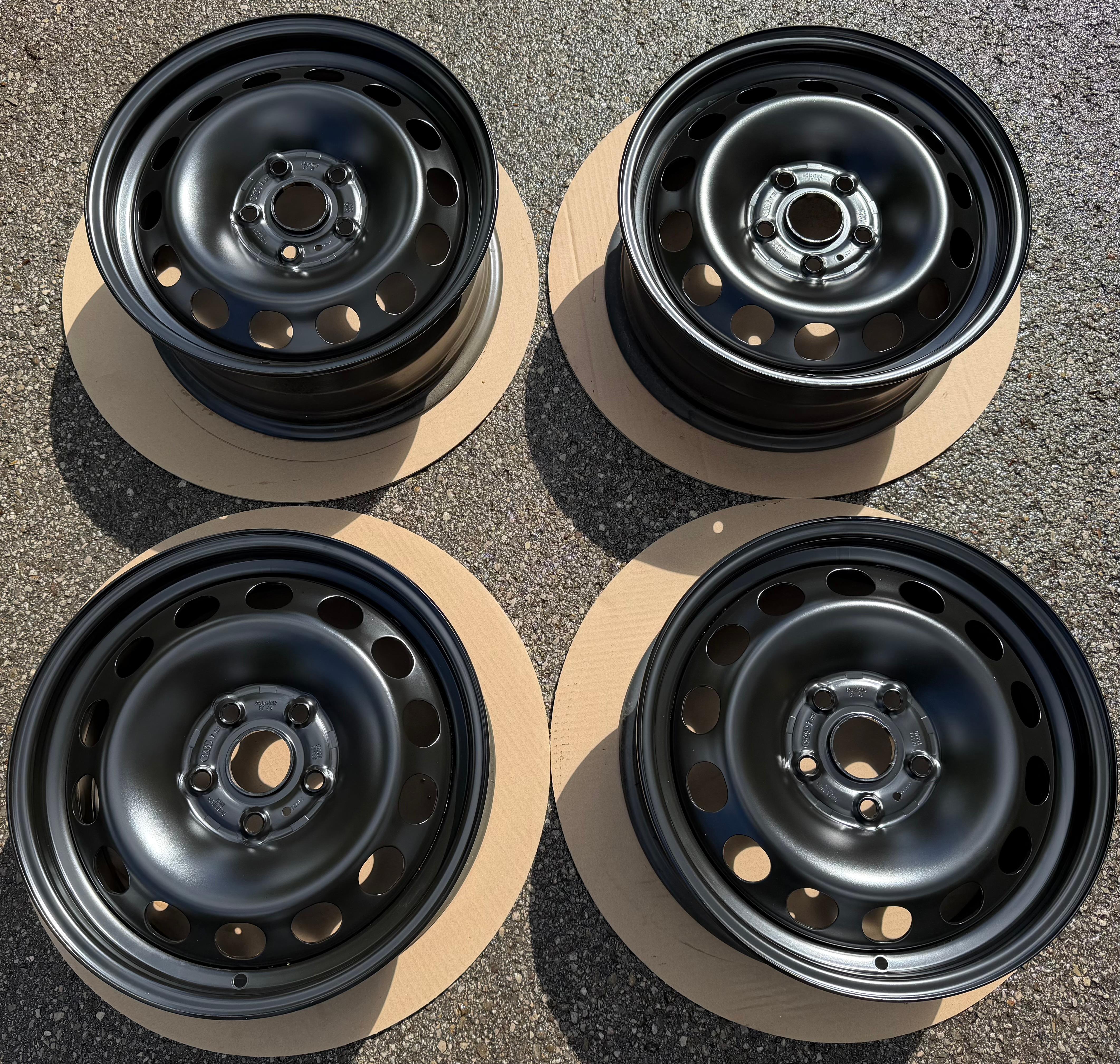 4 jantes en acier d'origine pour Audi A3 8V Cabriolet Sportback 4 jantes en acier d'origine pour Audi A3 8V Cabriolet Sportback 8V0601027A 6,5x16 ET43 neuves 6,5x16