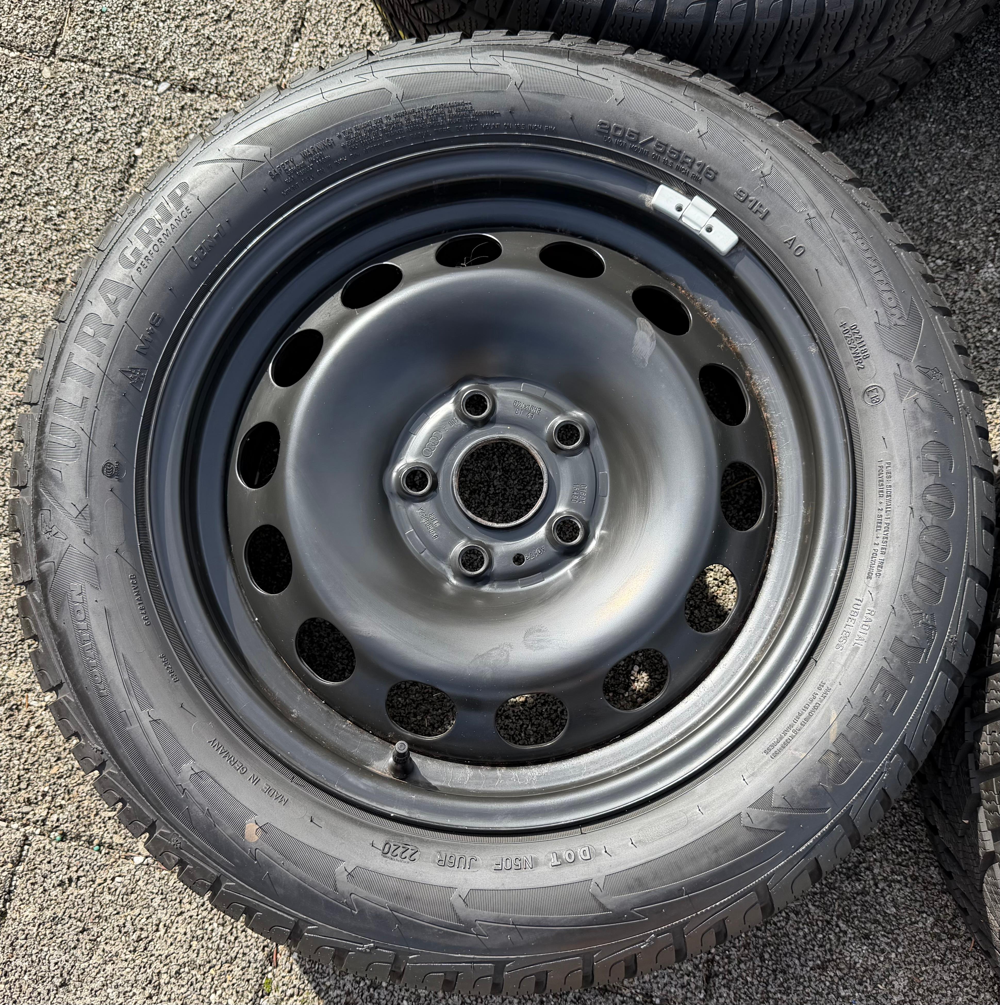 4 Winterräder Audi A3 8V Sportback Cabrio  205/55R16 91H Goodyear 8V0601027A