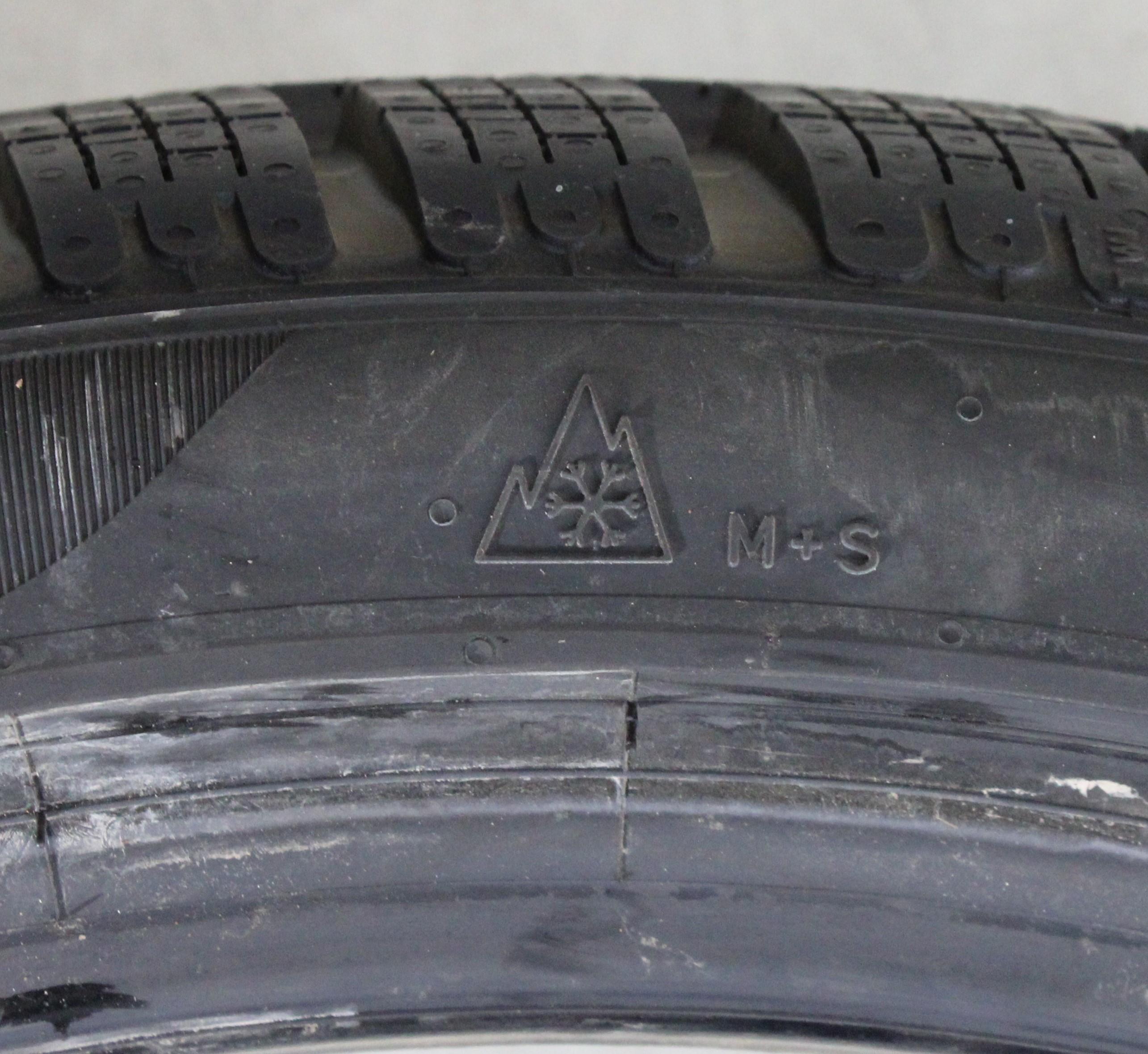4 x 245/35R19 93V Winterreifen Pirelli Pzero Winter AO Volles Profil 2022