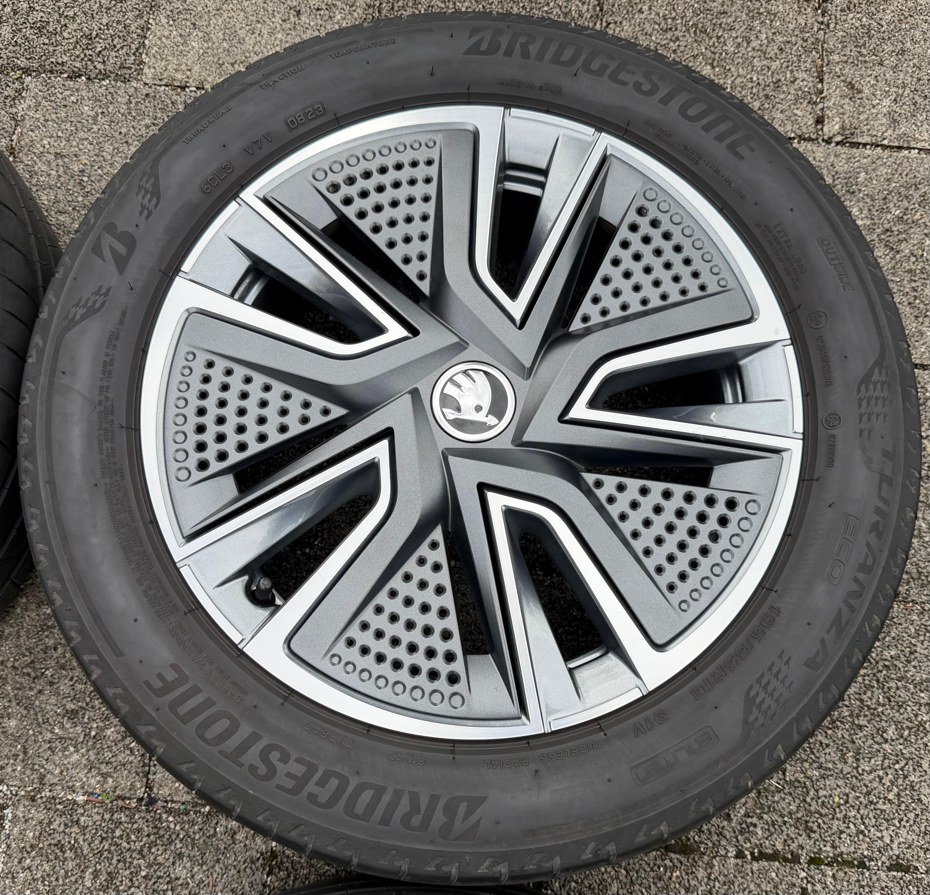 4 ruote estive in lega originali da 16" Skoda Fabia 4 IV PJ 6VA601025 195/55R16 91V 2023