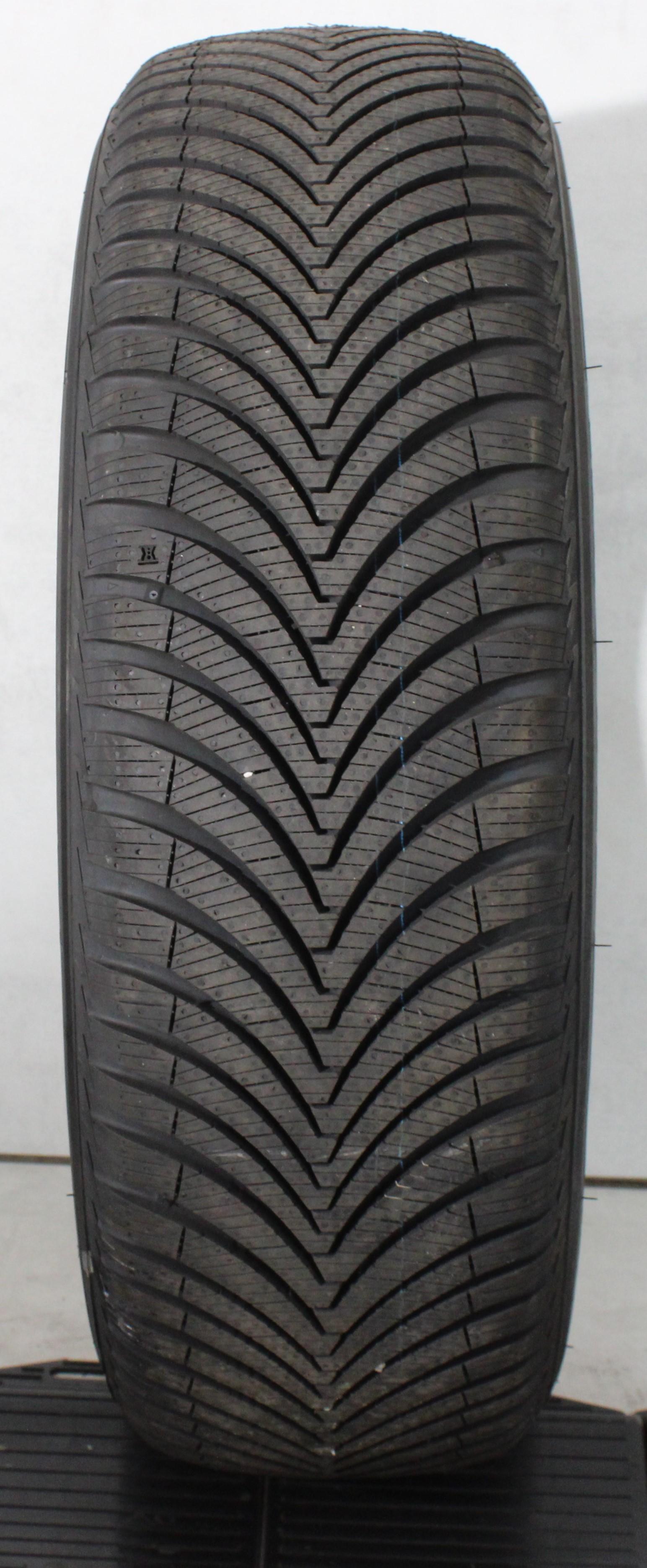 1 neumático para todas las estaciones Kumho Solus 4S HA32, 215/65R17, 103V, con dibujo completo, 2025