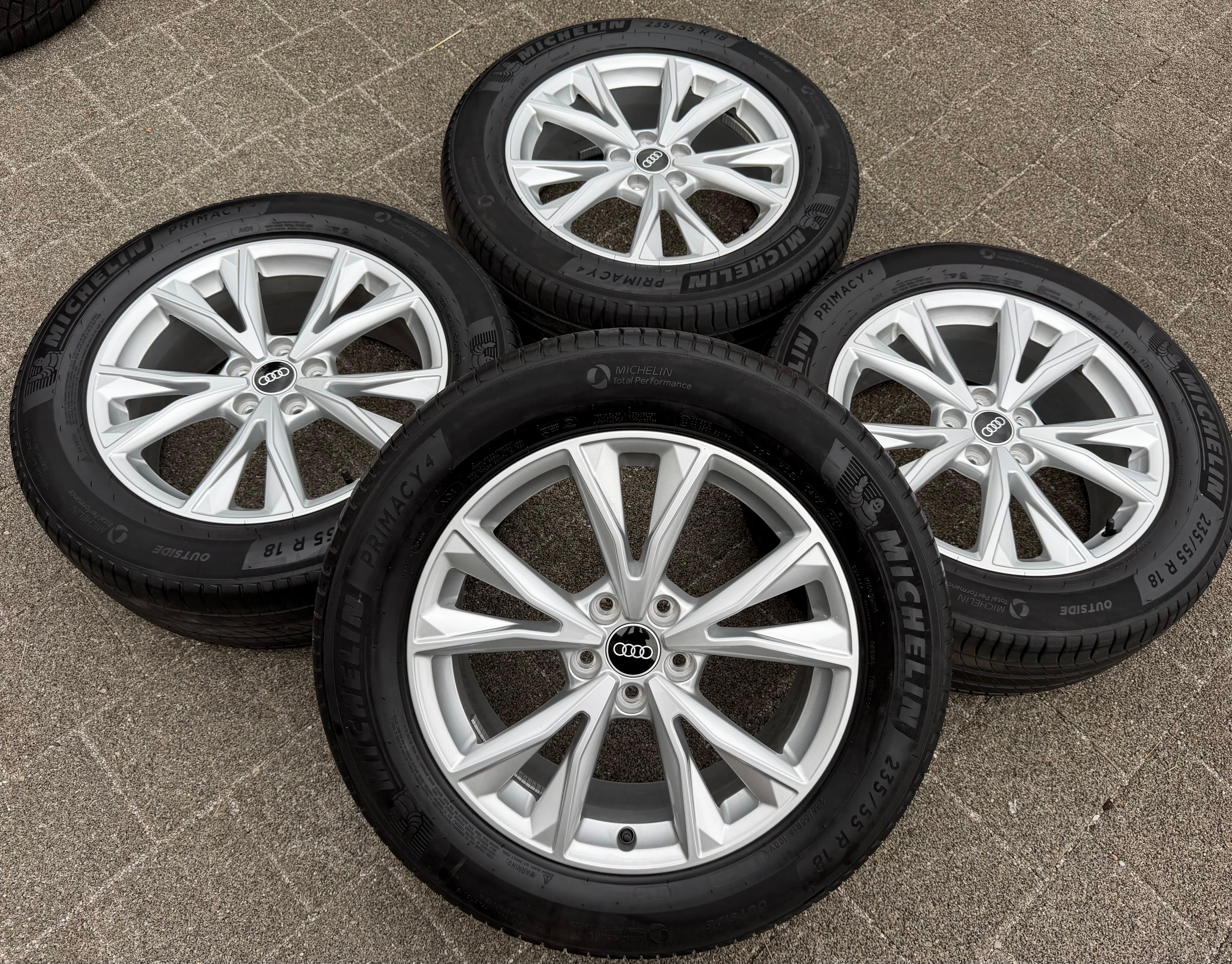 4 Original 18" Alu Sommerräder Audi Q3 F3 83A 83A601025H 235/55R18 100V Michelin