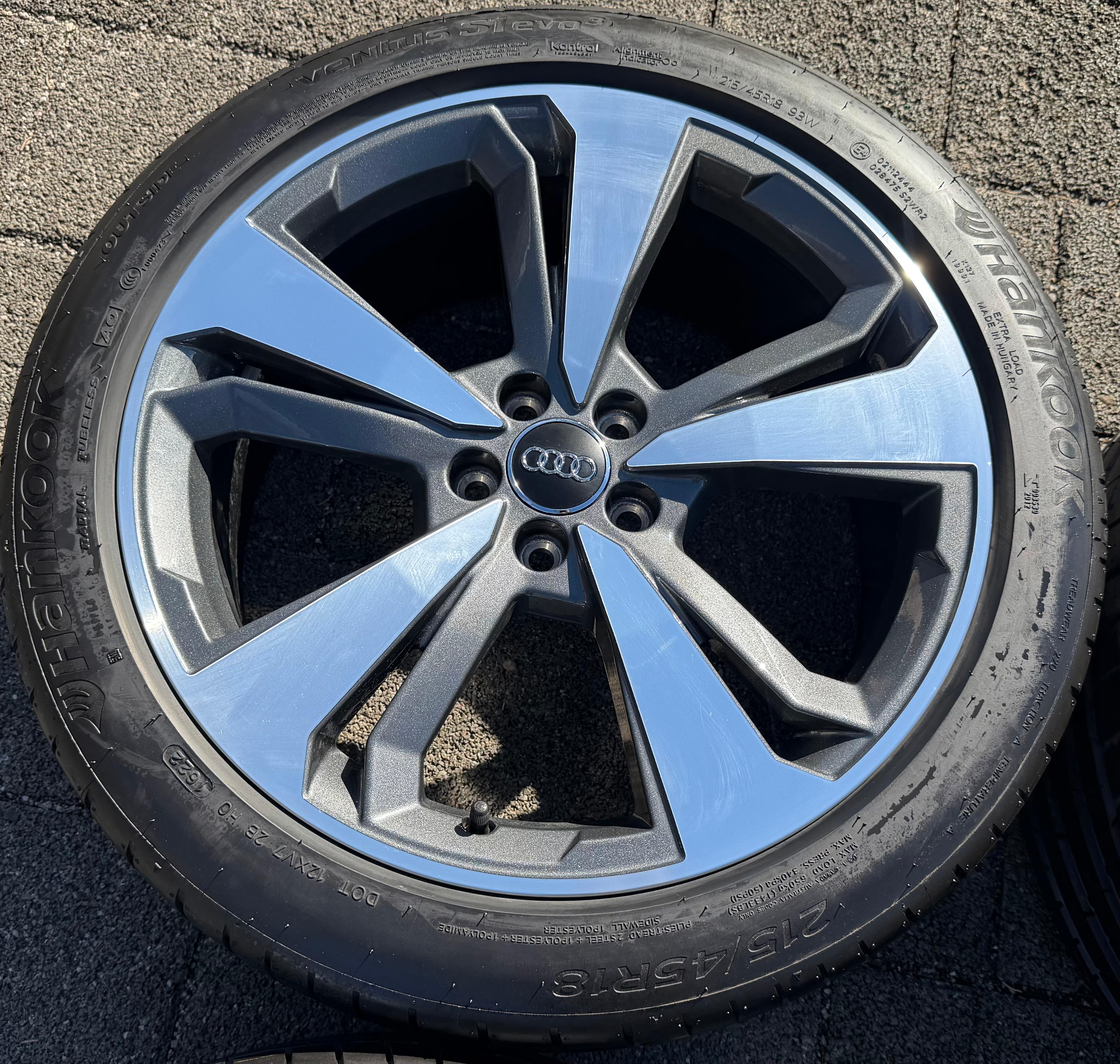 4 originele 18" lichtmetalen zomerwielen Audi A1 City Carver GB 82A601025T 215/45R18 93W