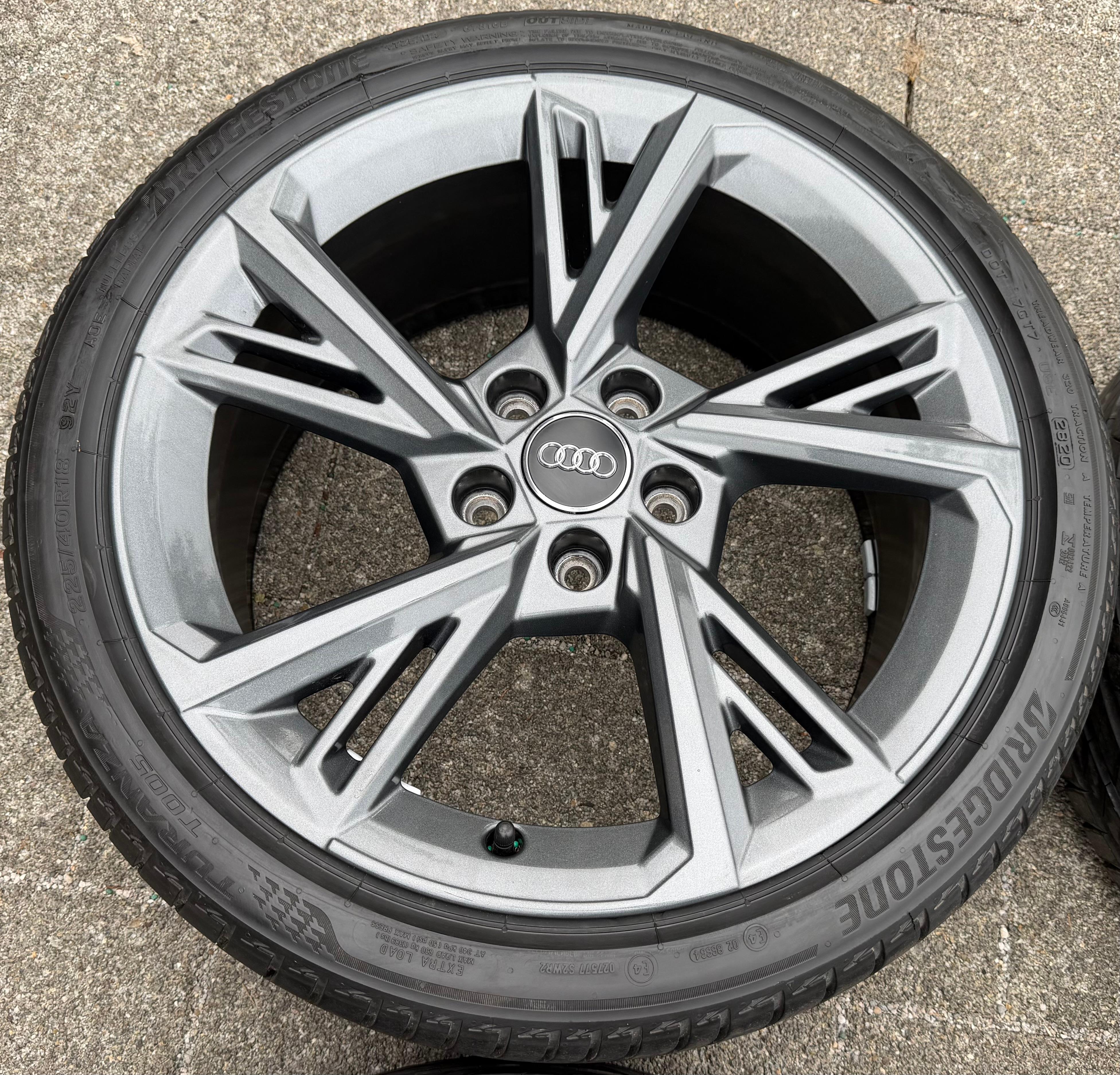 4 roues été complètes en aluminium d’origine 18" pour Audi A3 8Y S3 8Y0601025G 225/40R18 92Y Bridgestone