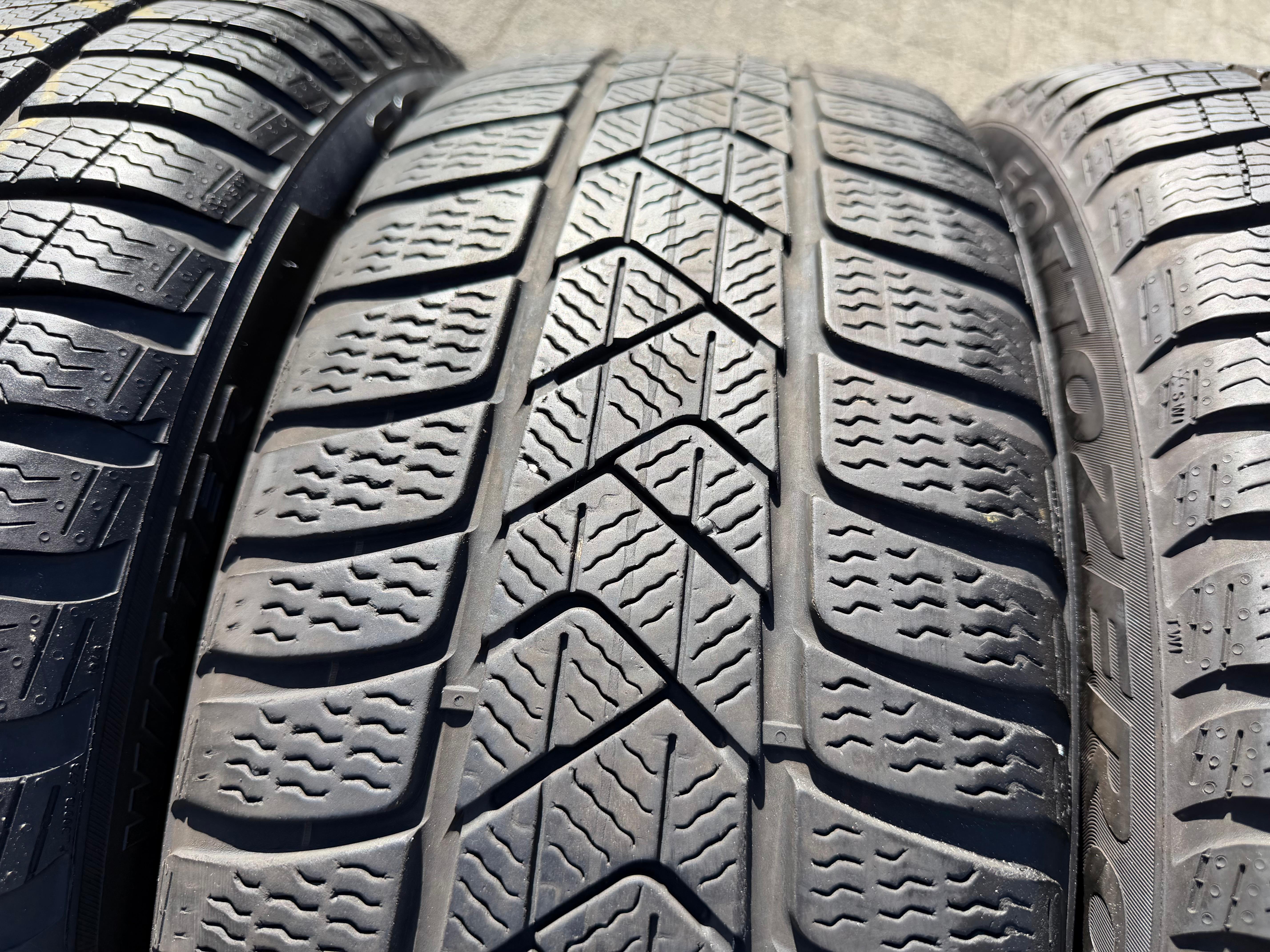 4 Original 17" Alu Winterräder Audi A3 S3 8Y 8Y0601025L 205/50R17 93H Pirelli