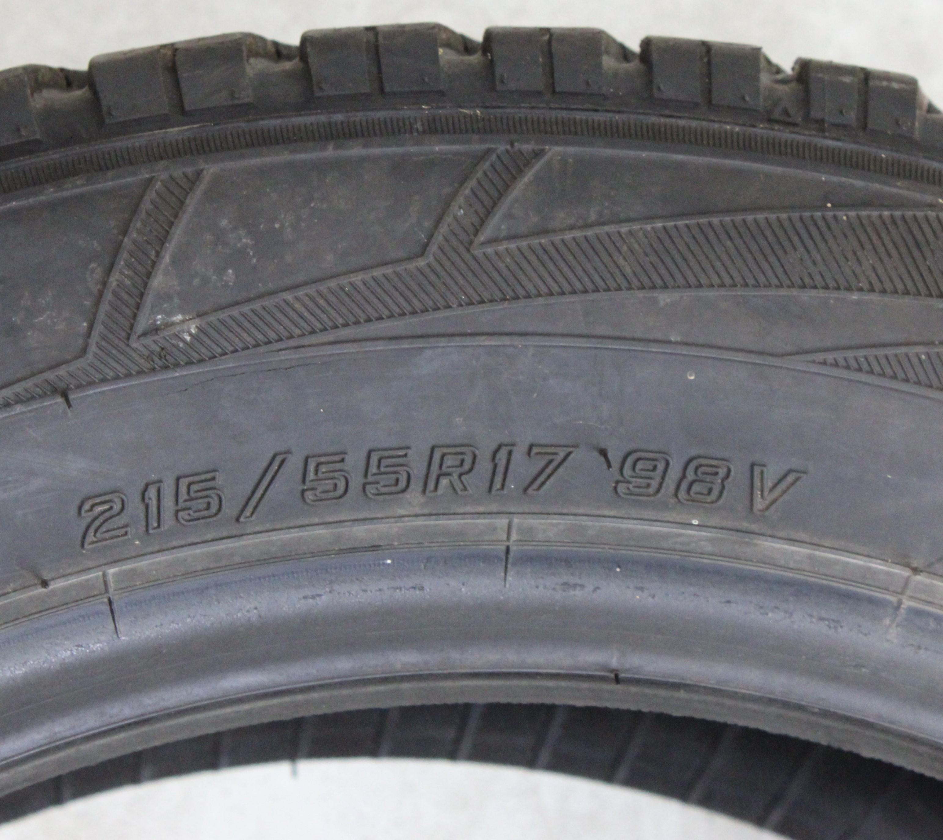 4 x 215/55R17 98V Winterreifen Falken Eurowinter HS01 1x5,5-6mm/2x6-6,5mm/1x7-7,5mm 2022 XL